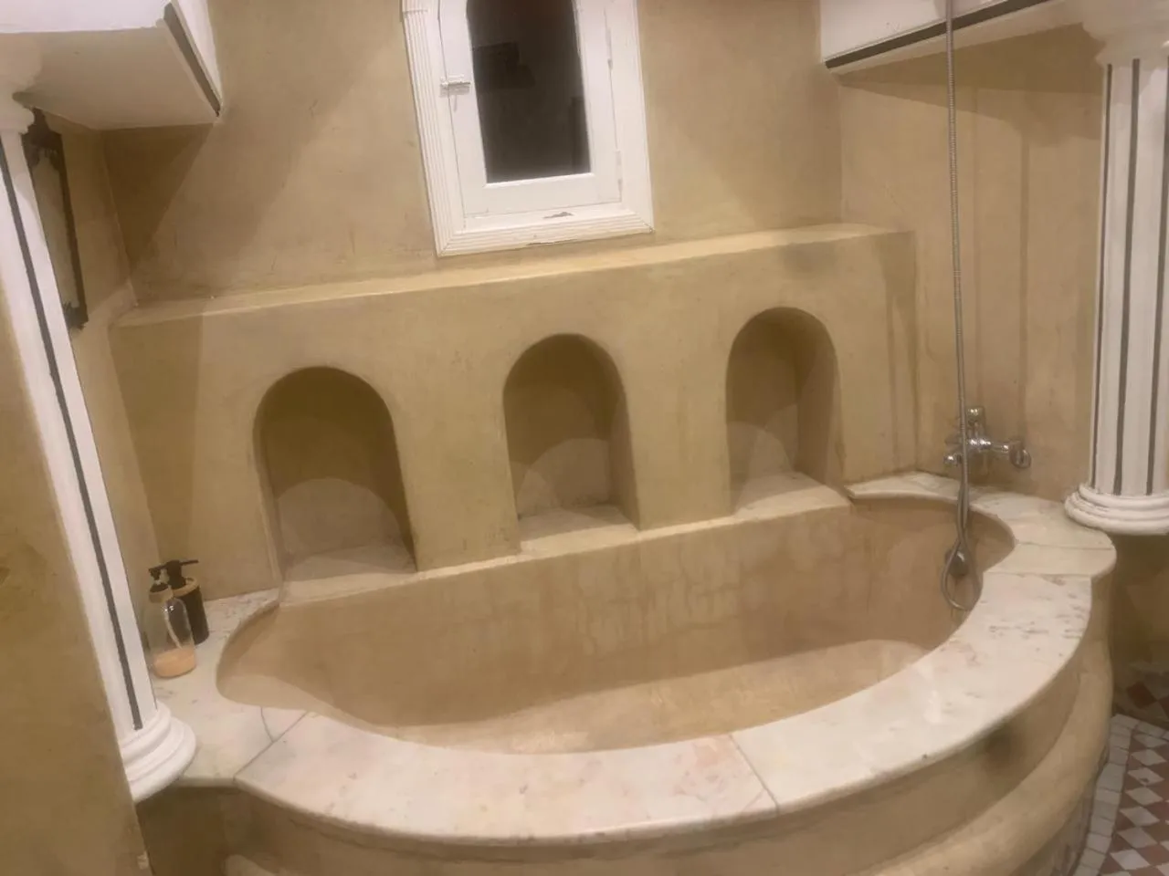 Bath in Indian Palace