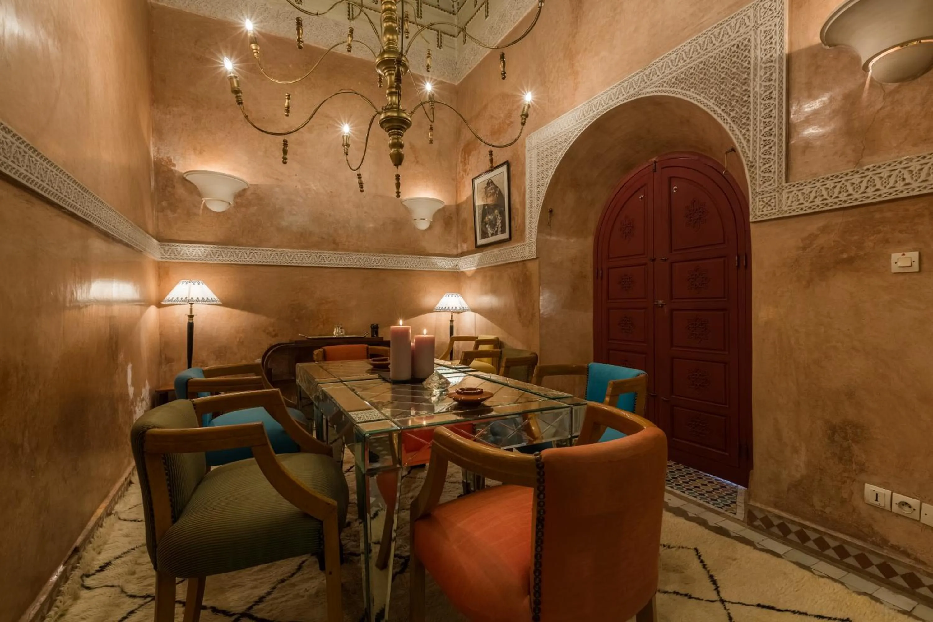 Restaurant/places to eat in Indian Palace