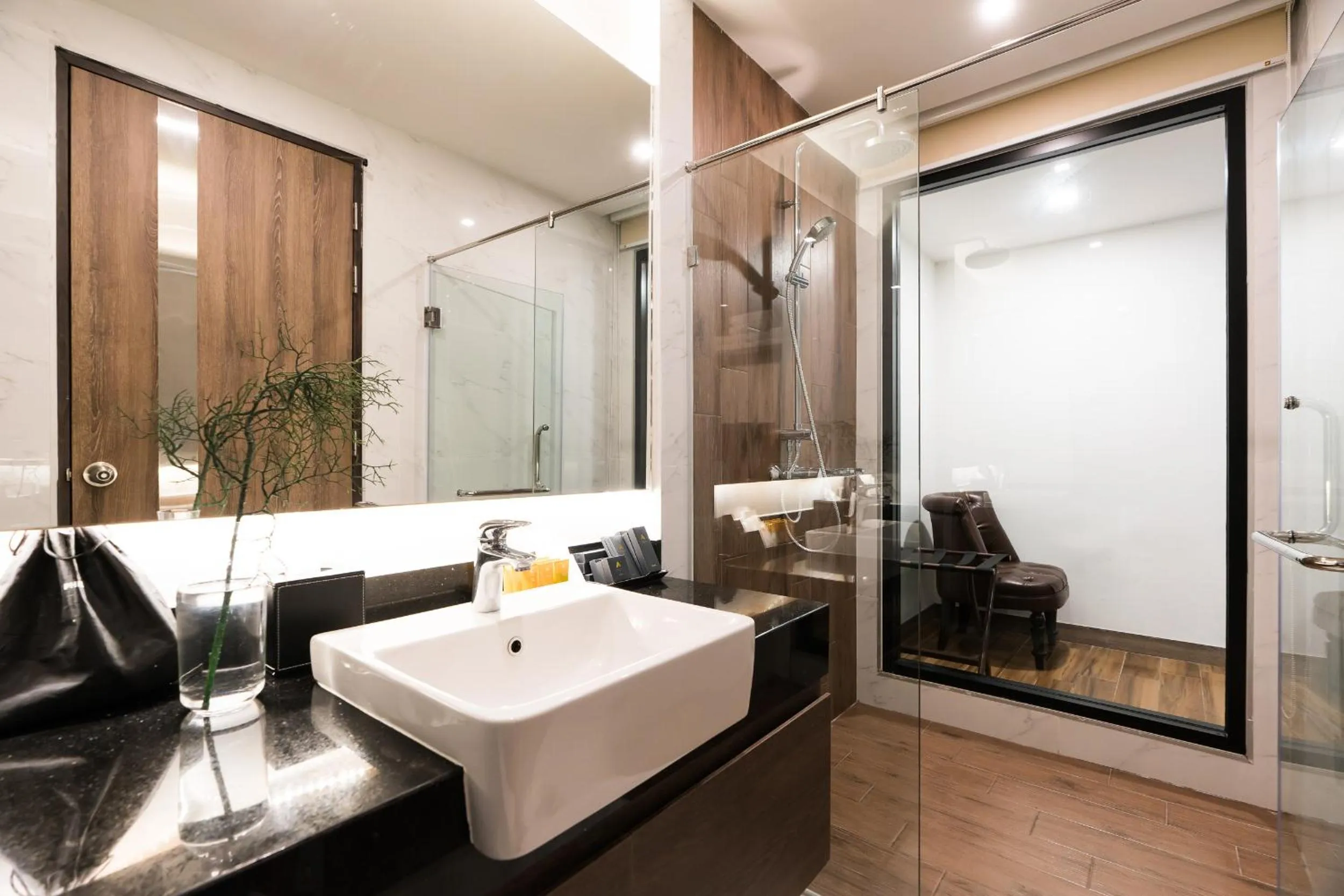 Shower in Acqua Hotel