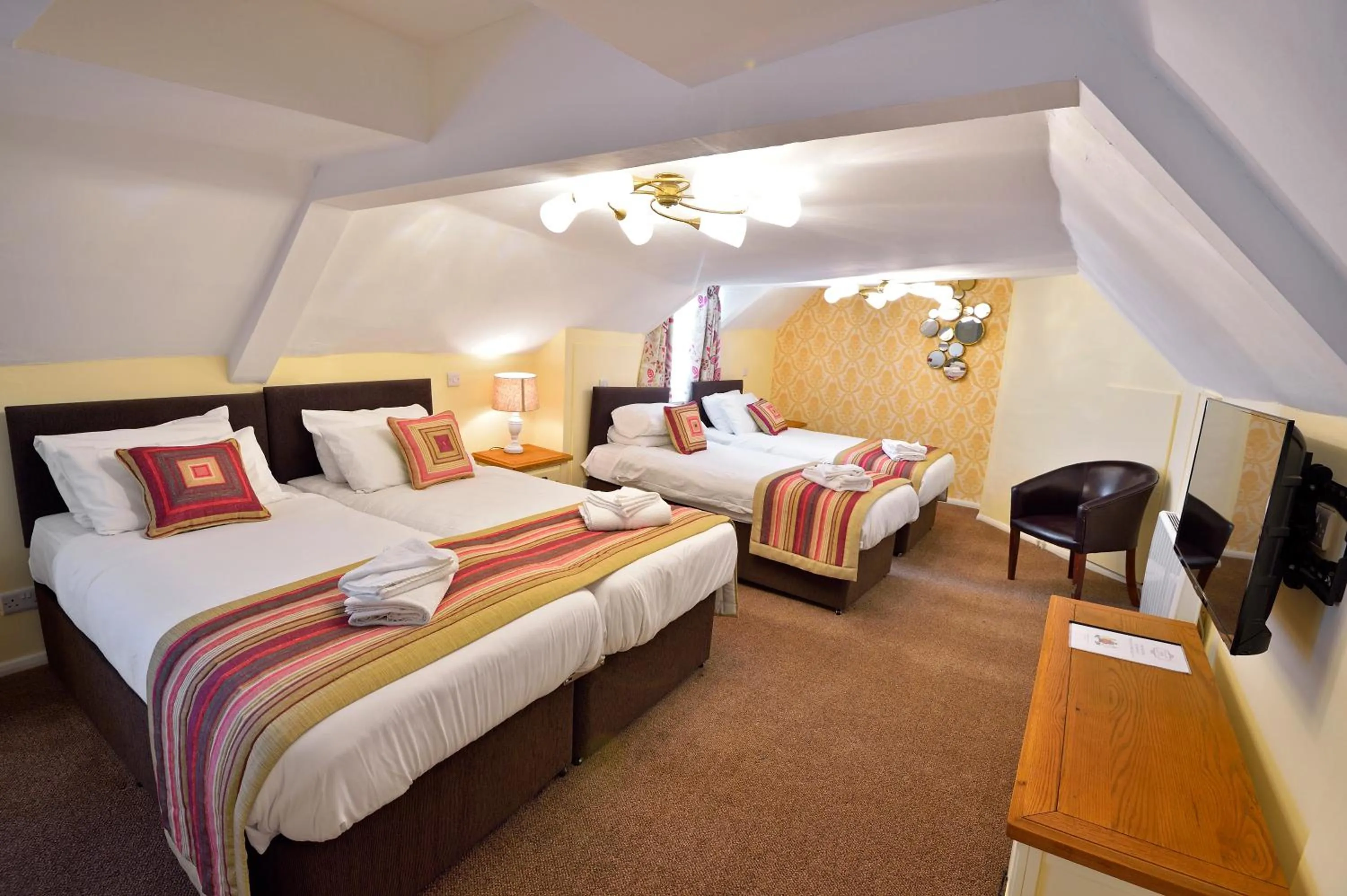 Photo of the whole room, Bed in The Royal Victoria and Bull Hotel