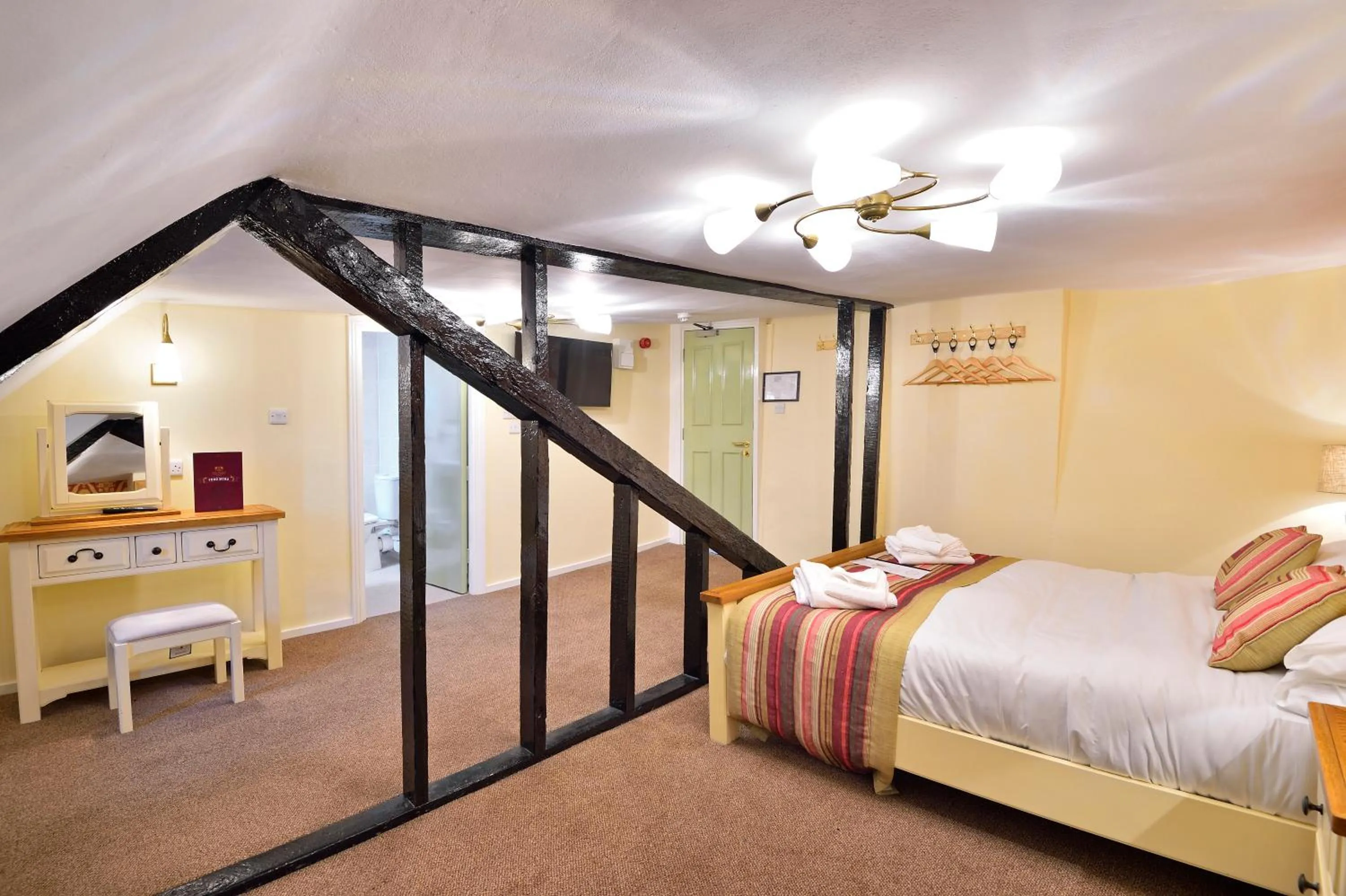 Bedroom, Bed in The Royal Victoria and Bull Hotel