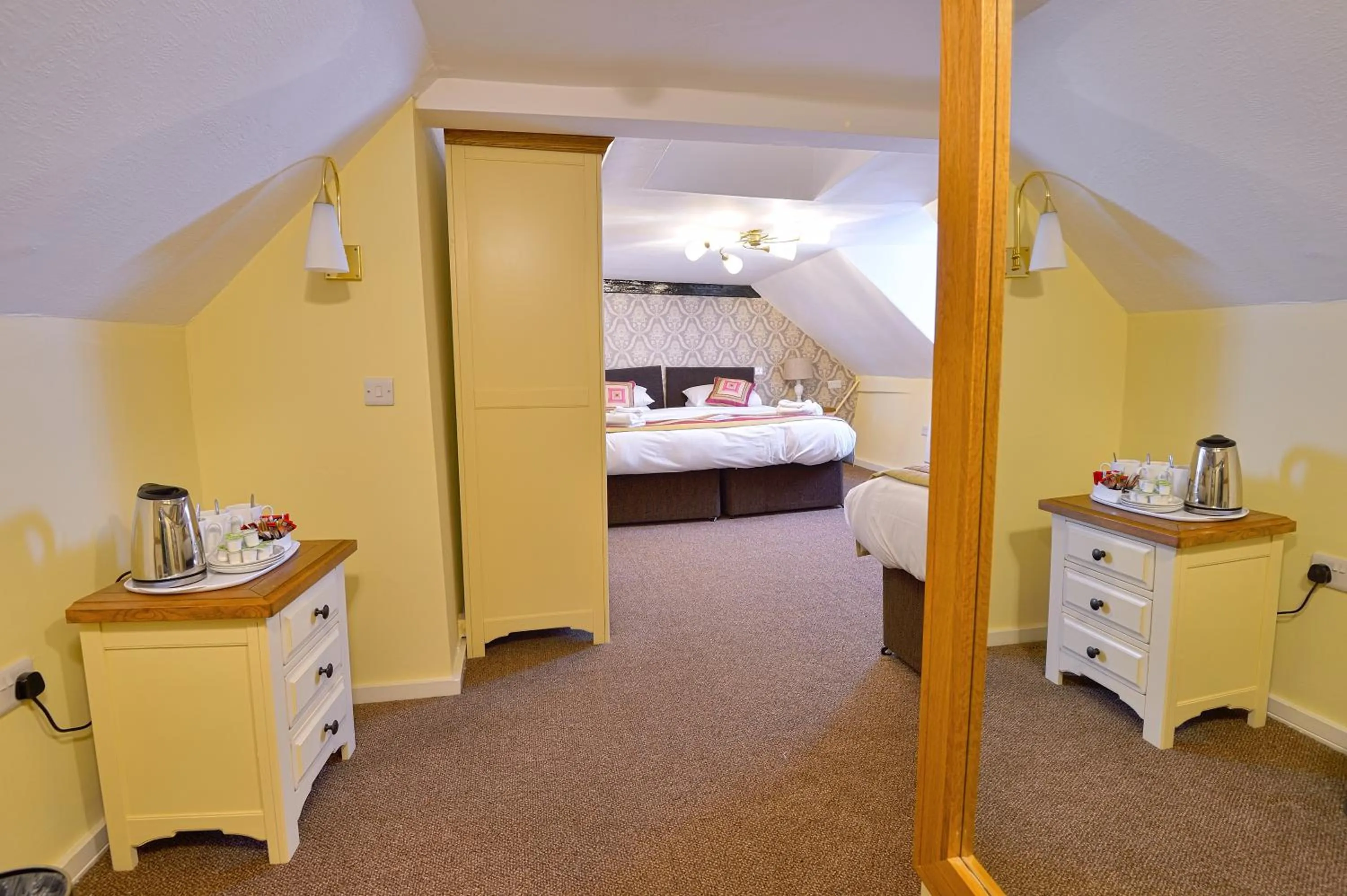 Photo of the whole room, Bed in The Royal Victoria and Bull Hotel