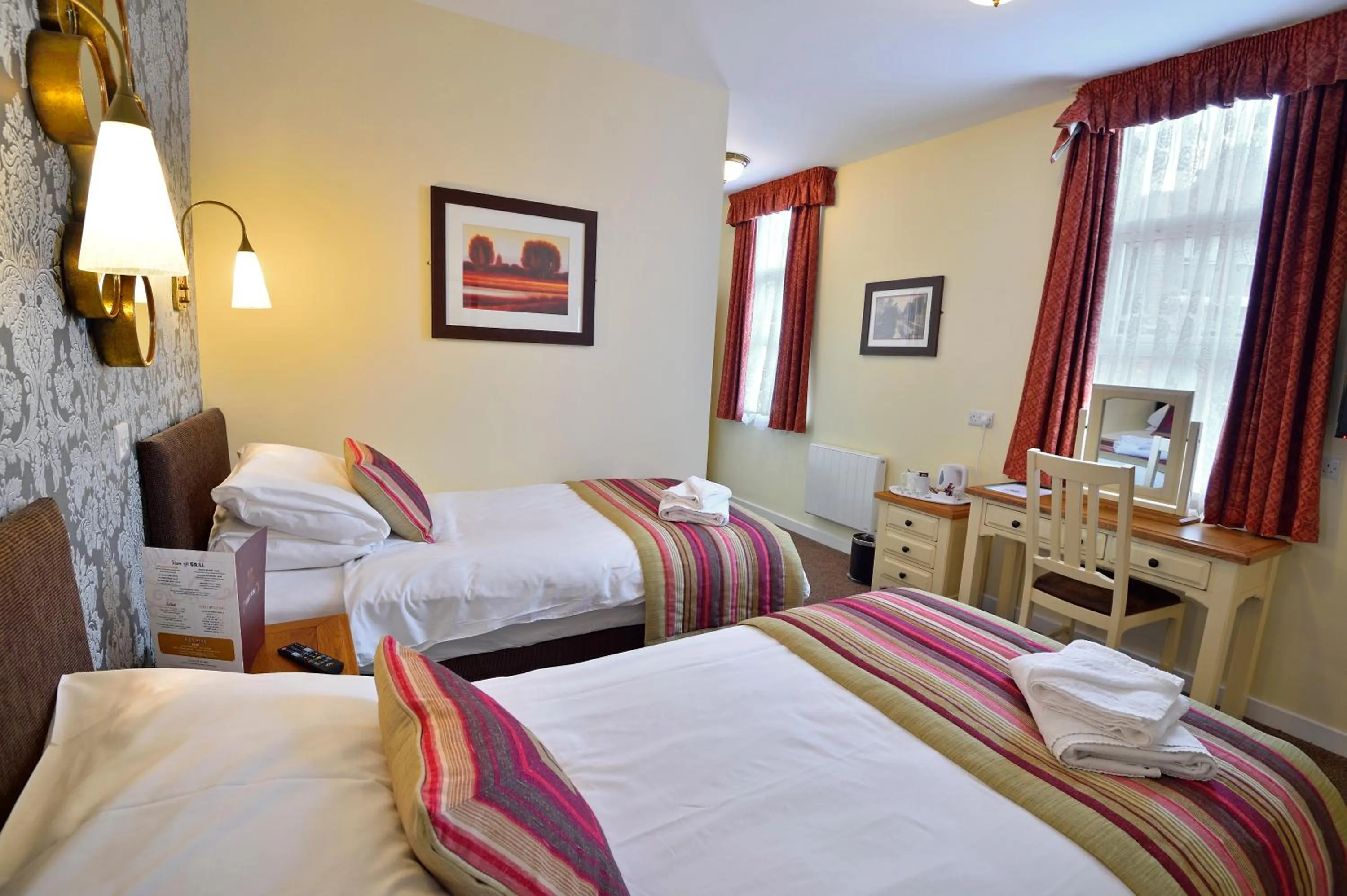 Photo of the whole room, Bed in The Royal Victoria and Bull Hotel