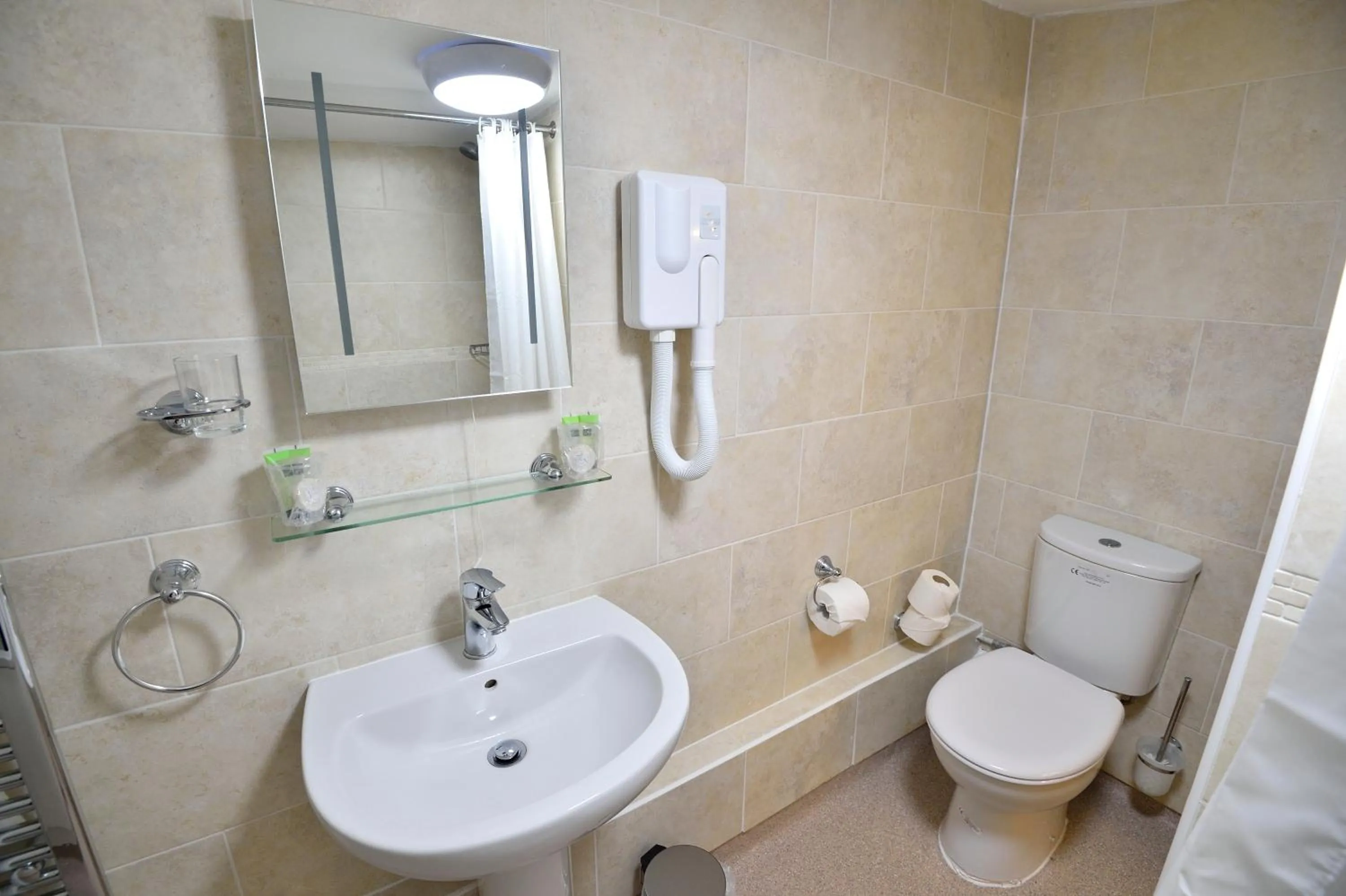 Bathroom in The Royal Victoria and Bull Hotel