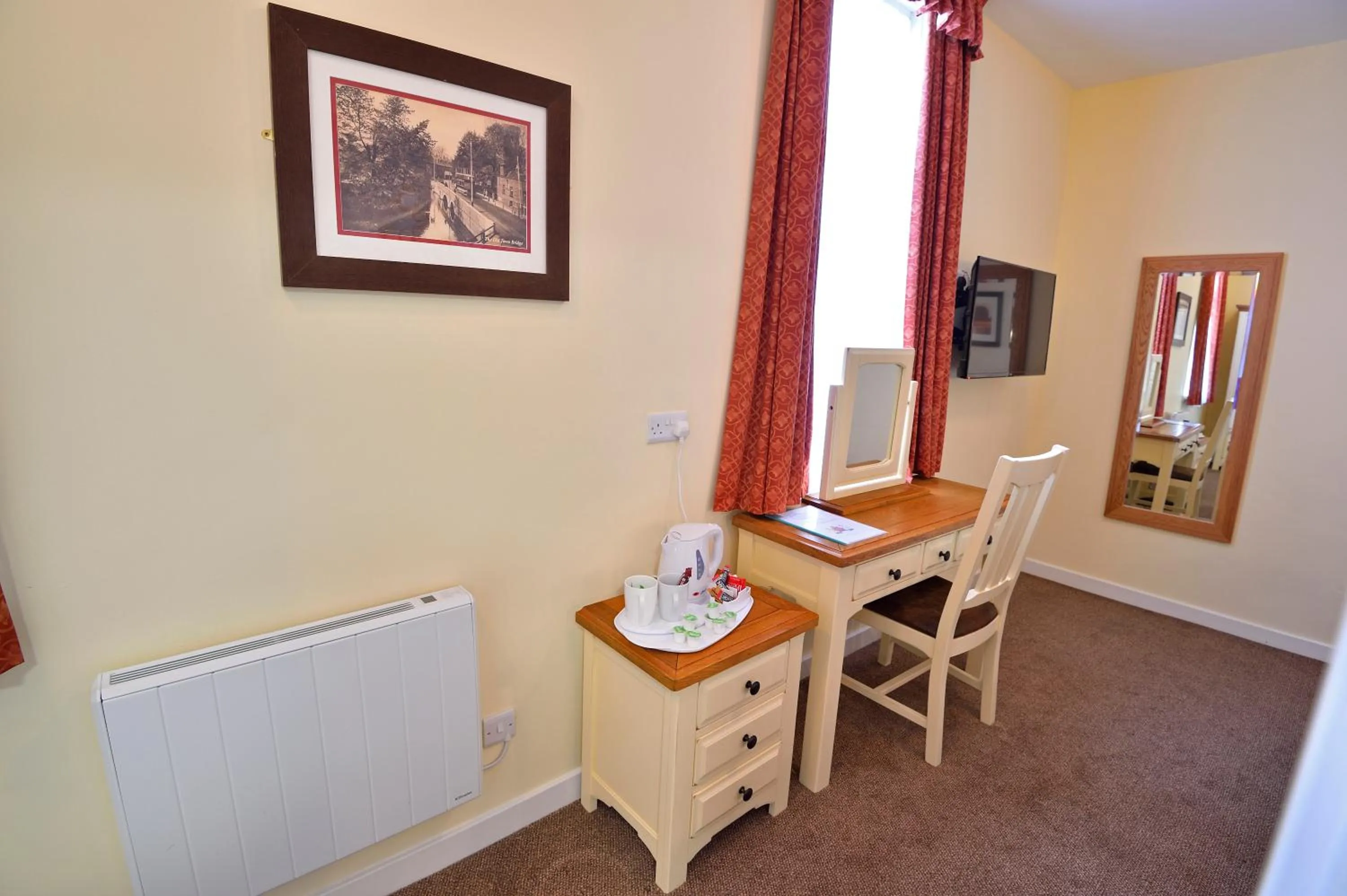 Photo of the whole room in The Royal Victoria and Bull Hotel