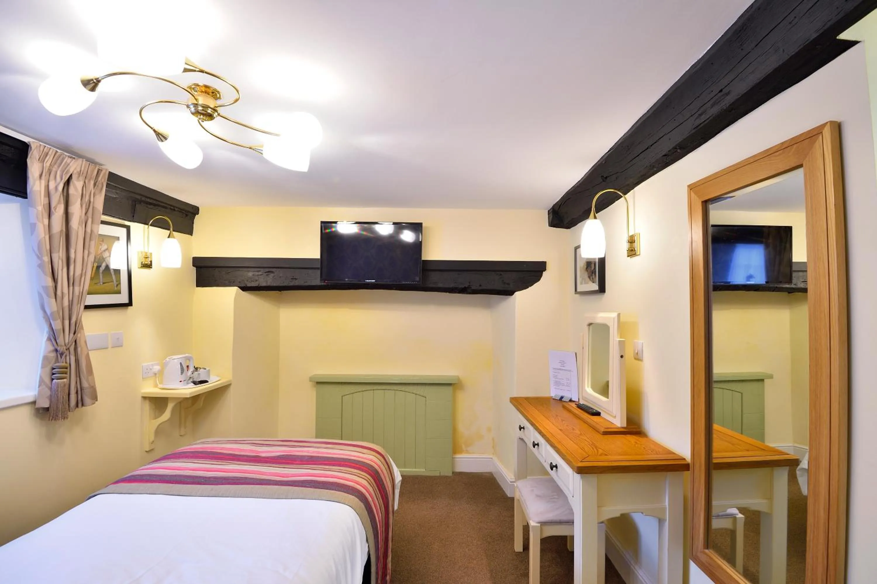 Bed in The Royal Victoria and Bull Hotel