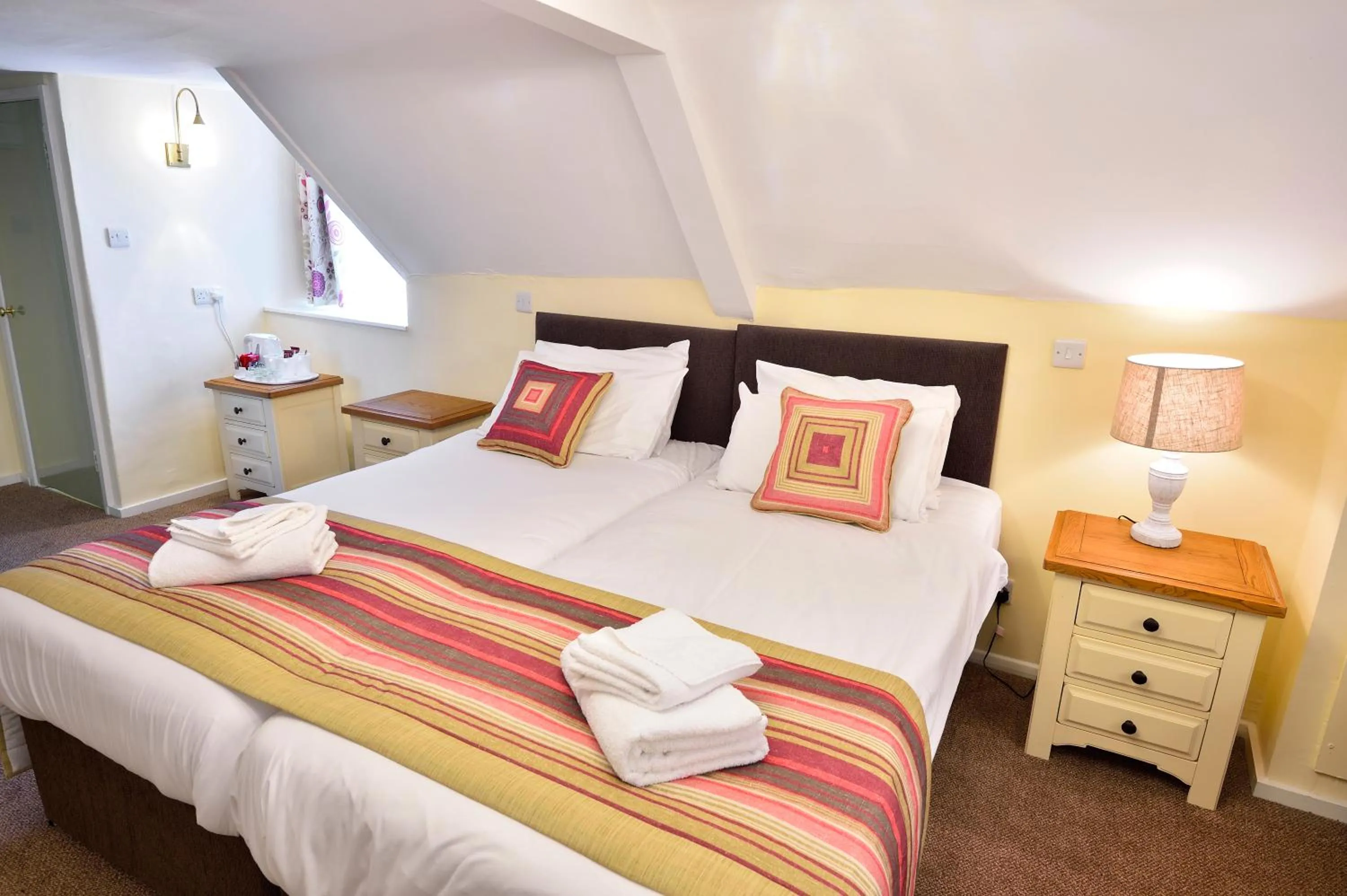 Photo of the whole room, Bed in The Royal Victoria and Bull Hotel