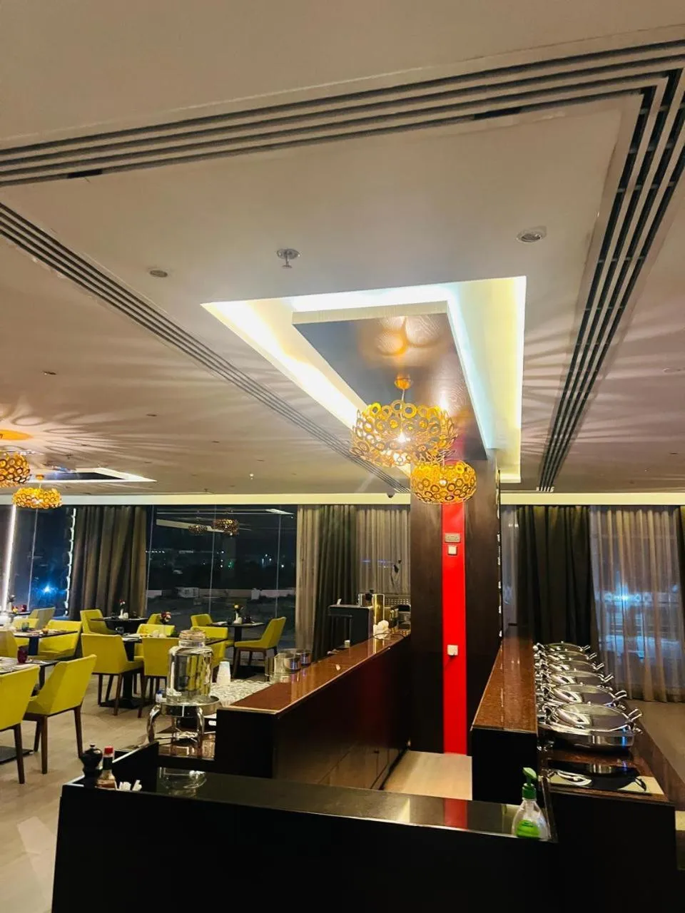 Restaurant/places to eat in Carnelian Muscat - Airport Hotel