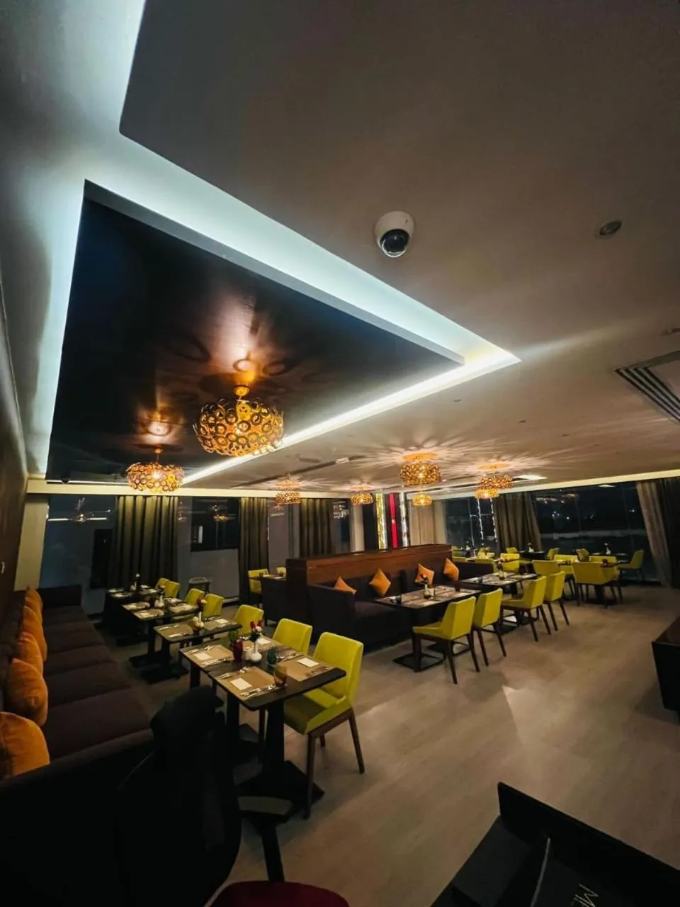 Restaurant/places to eat in Carnelian Muscat - Airport Hotel