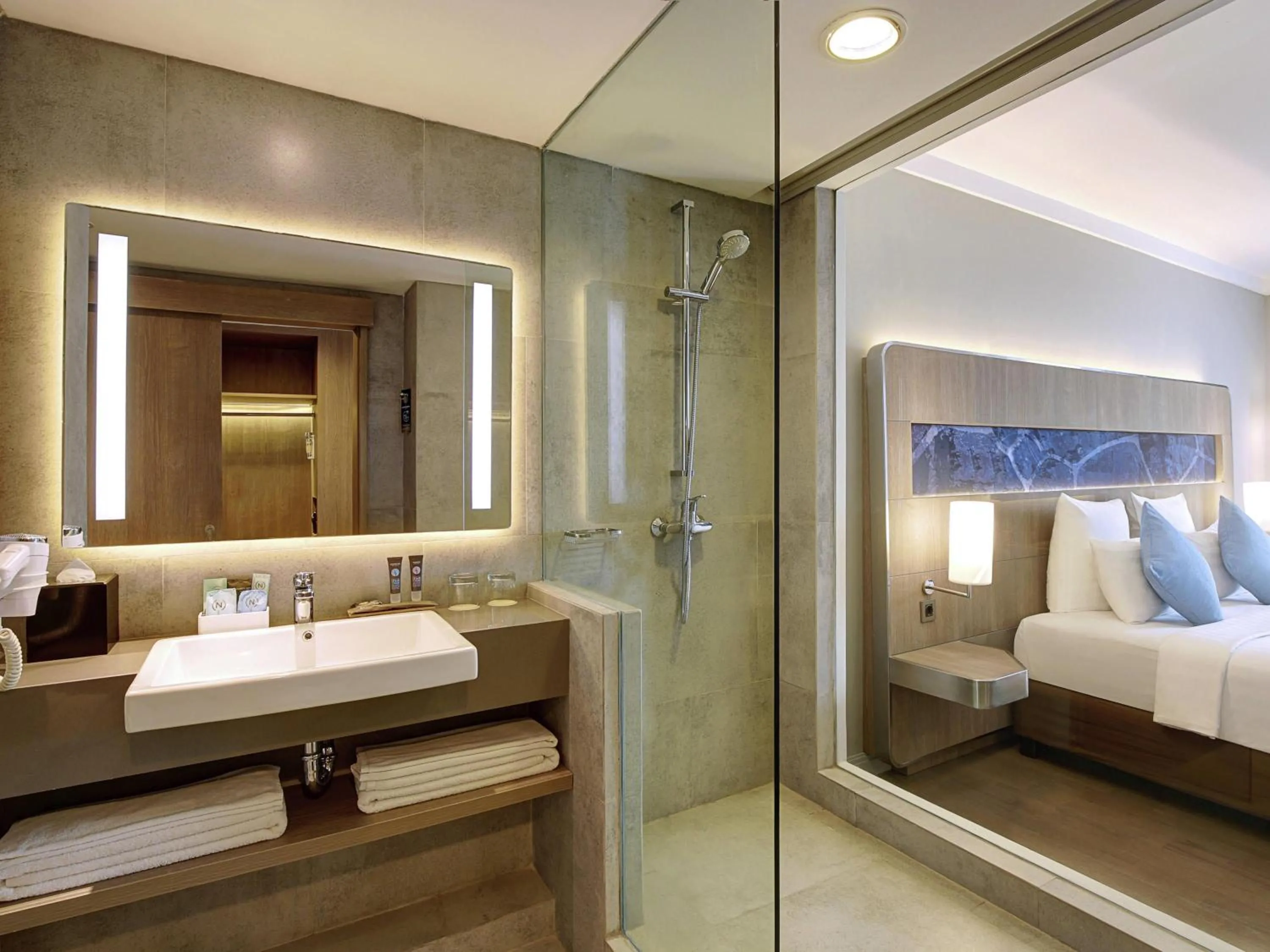 Bedroom, Bed in Novotel Jakarta Mangga Dua Square