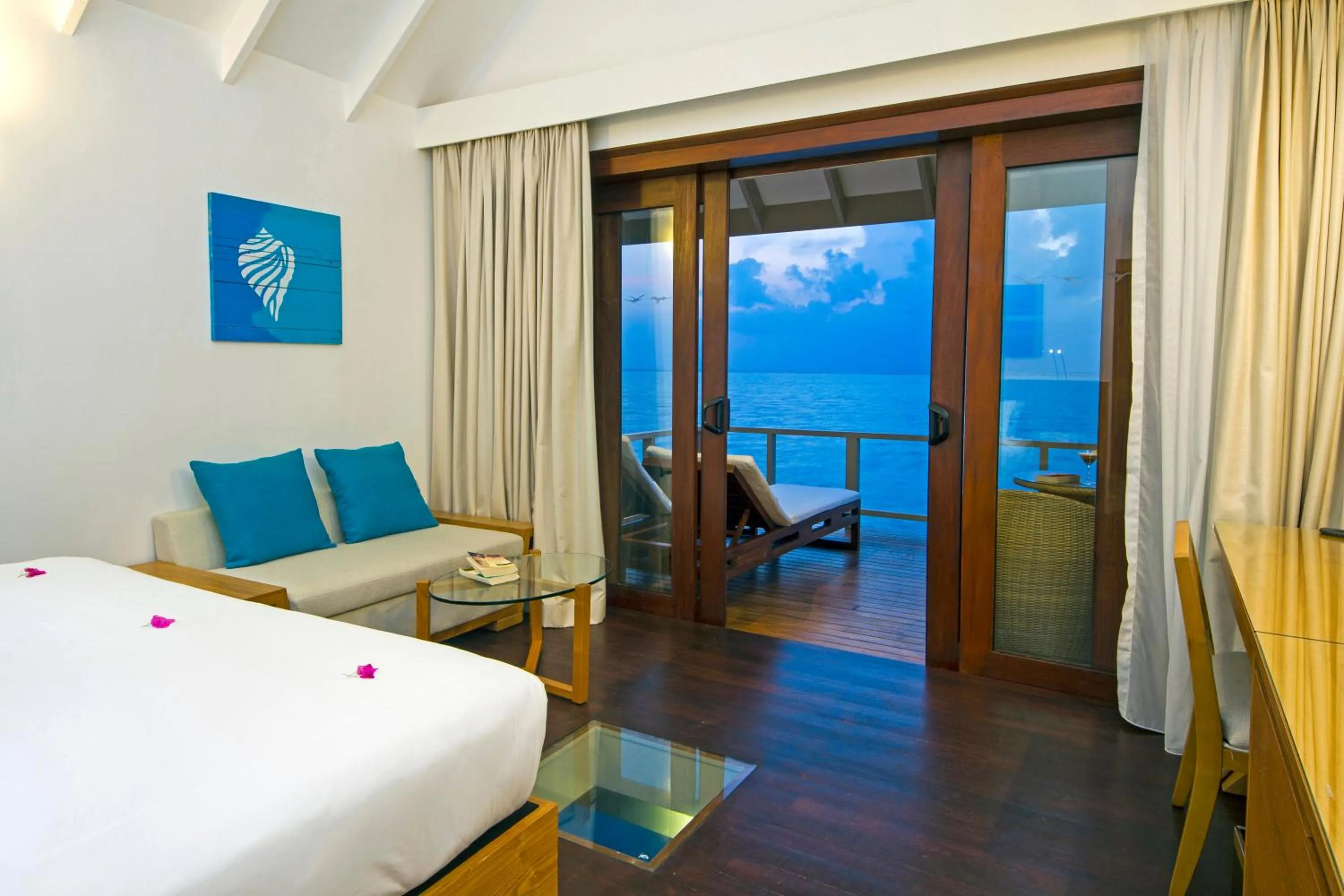 Bedroom, Bed in Summer Island Maldives