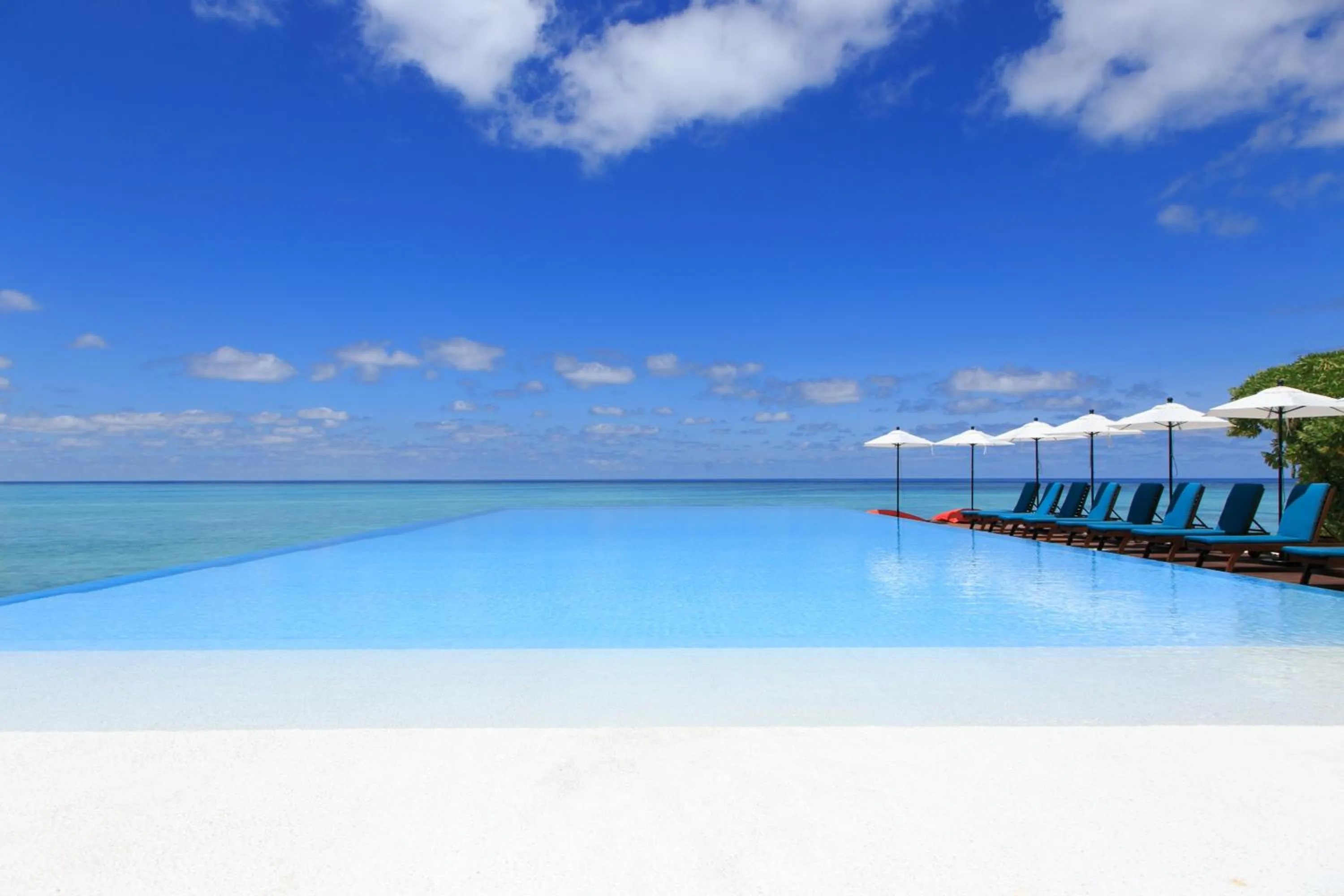 Swimming pool in Summer Island Maldives