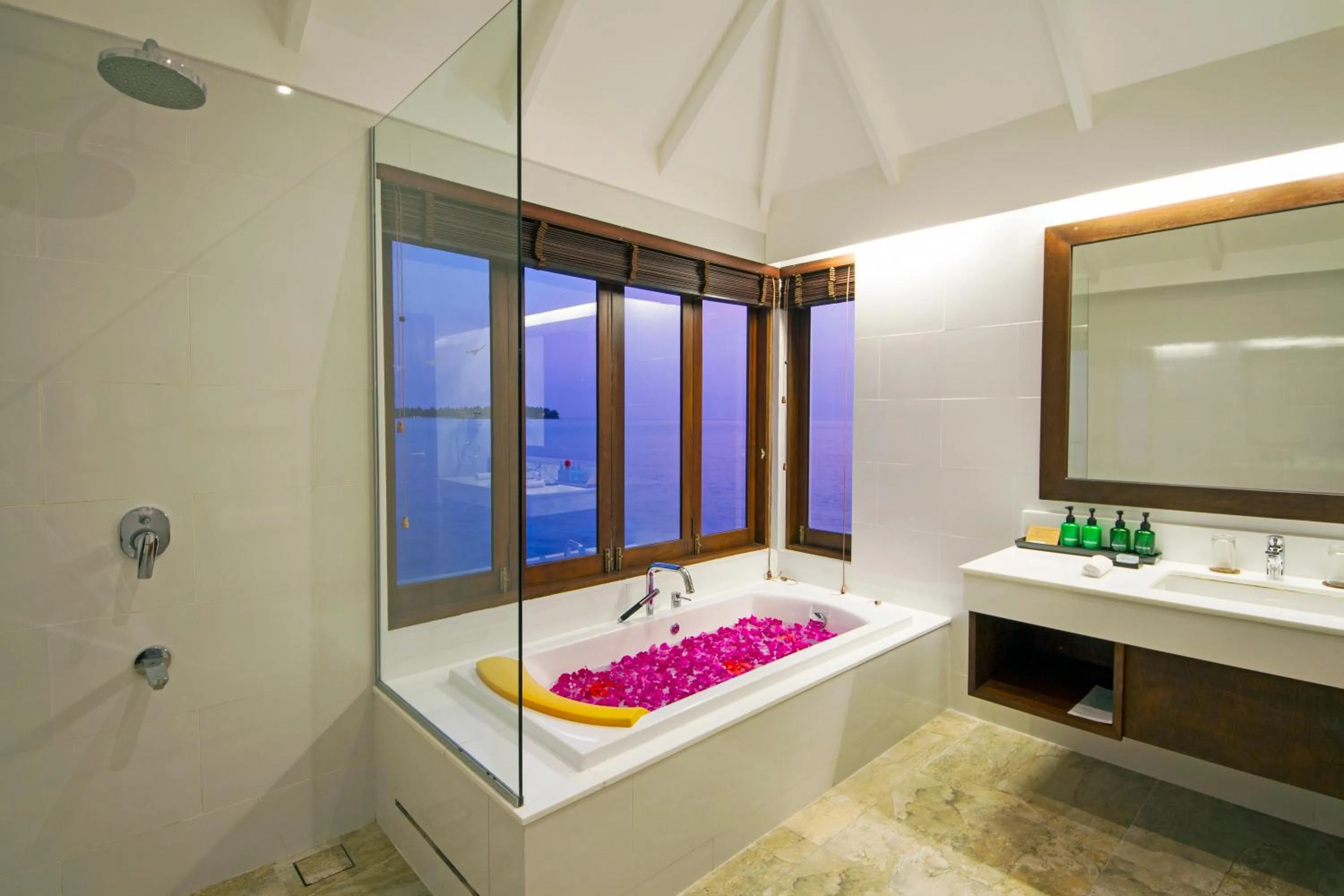Bathroom in Summer Island Maldives