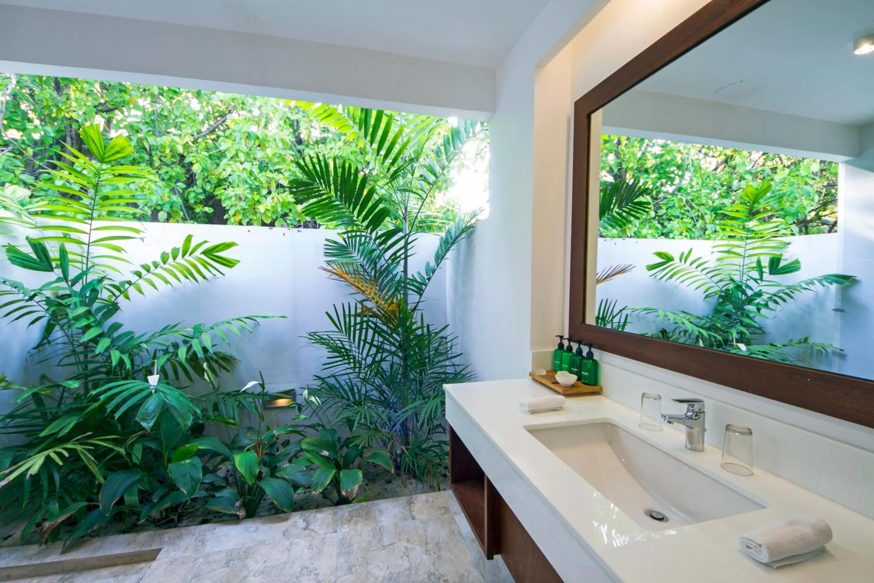 Bathroom in Summer Island Maldives