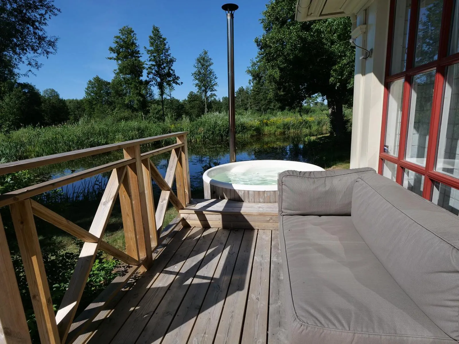 Hot Spring Bath in Dufweholms Herrgård