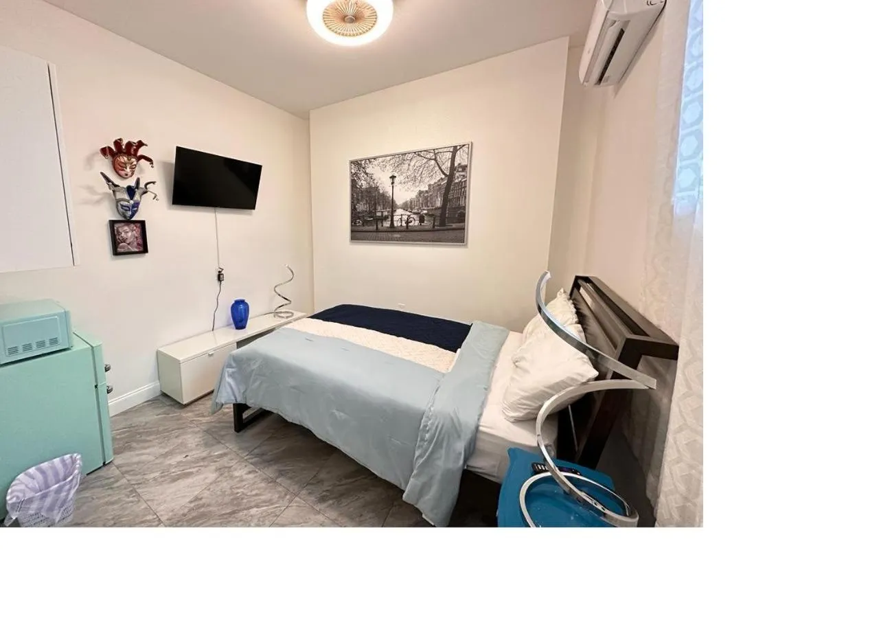 TV and multimedia, Bed in Blue House Miami