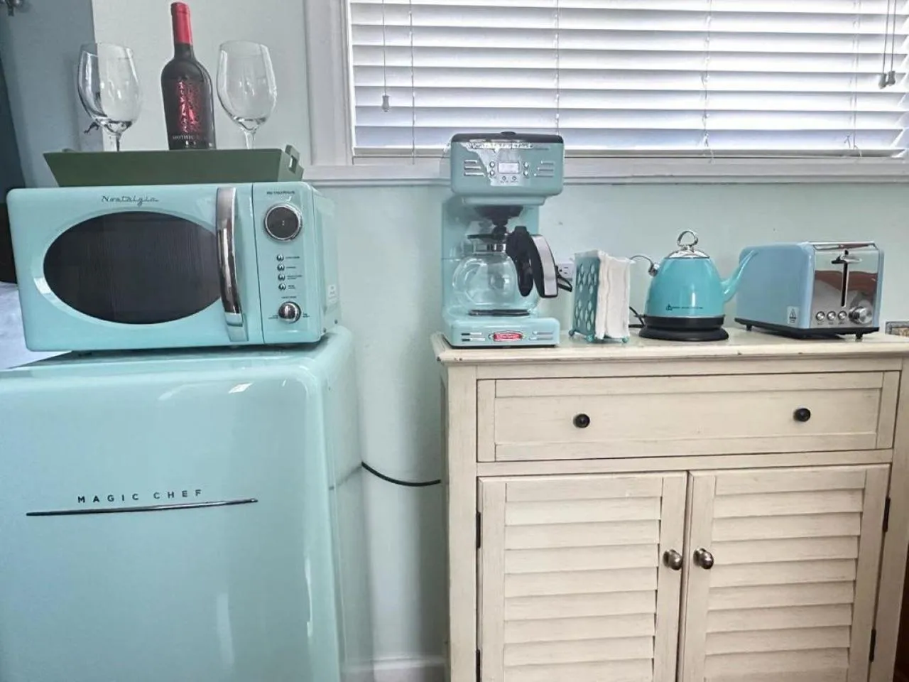 oven in Blue House Miami