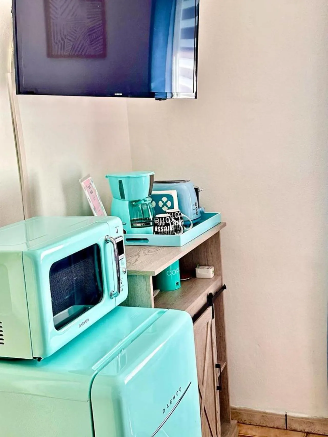 oven in Blue House Miami