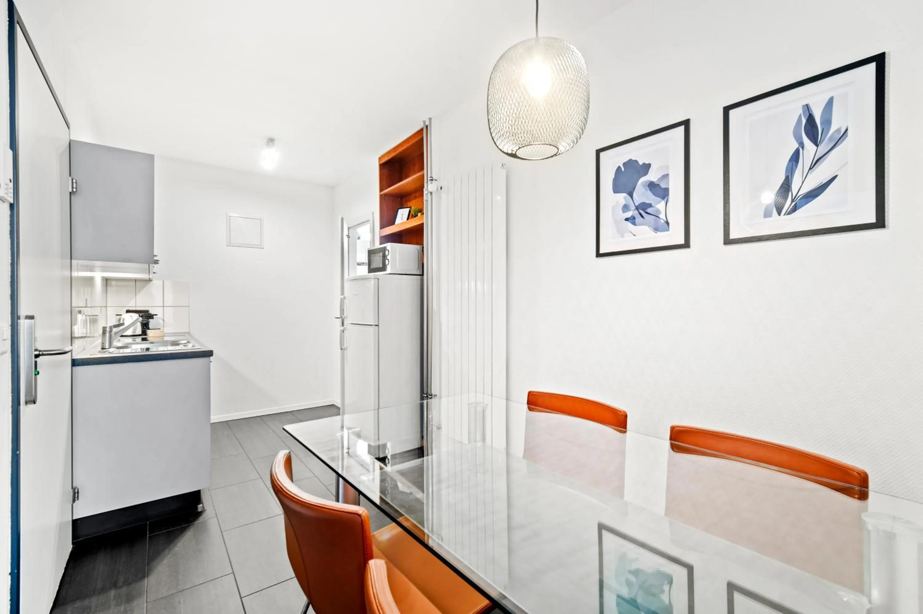 Kitchen or kitchenette in Aparthotel Hine Adon Fribourg