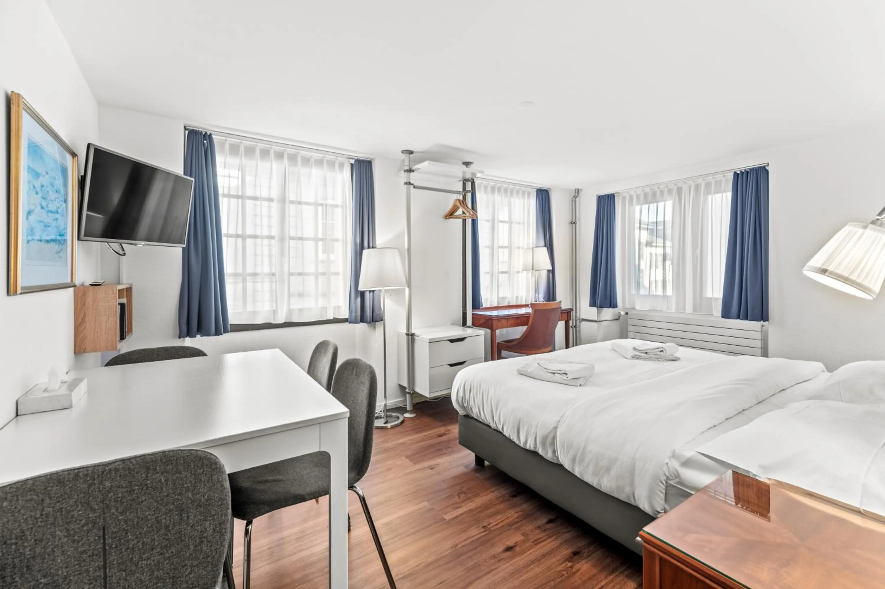 Bed in Aparthotel Hine Adon Fribourg