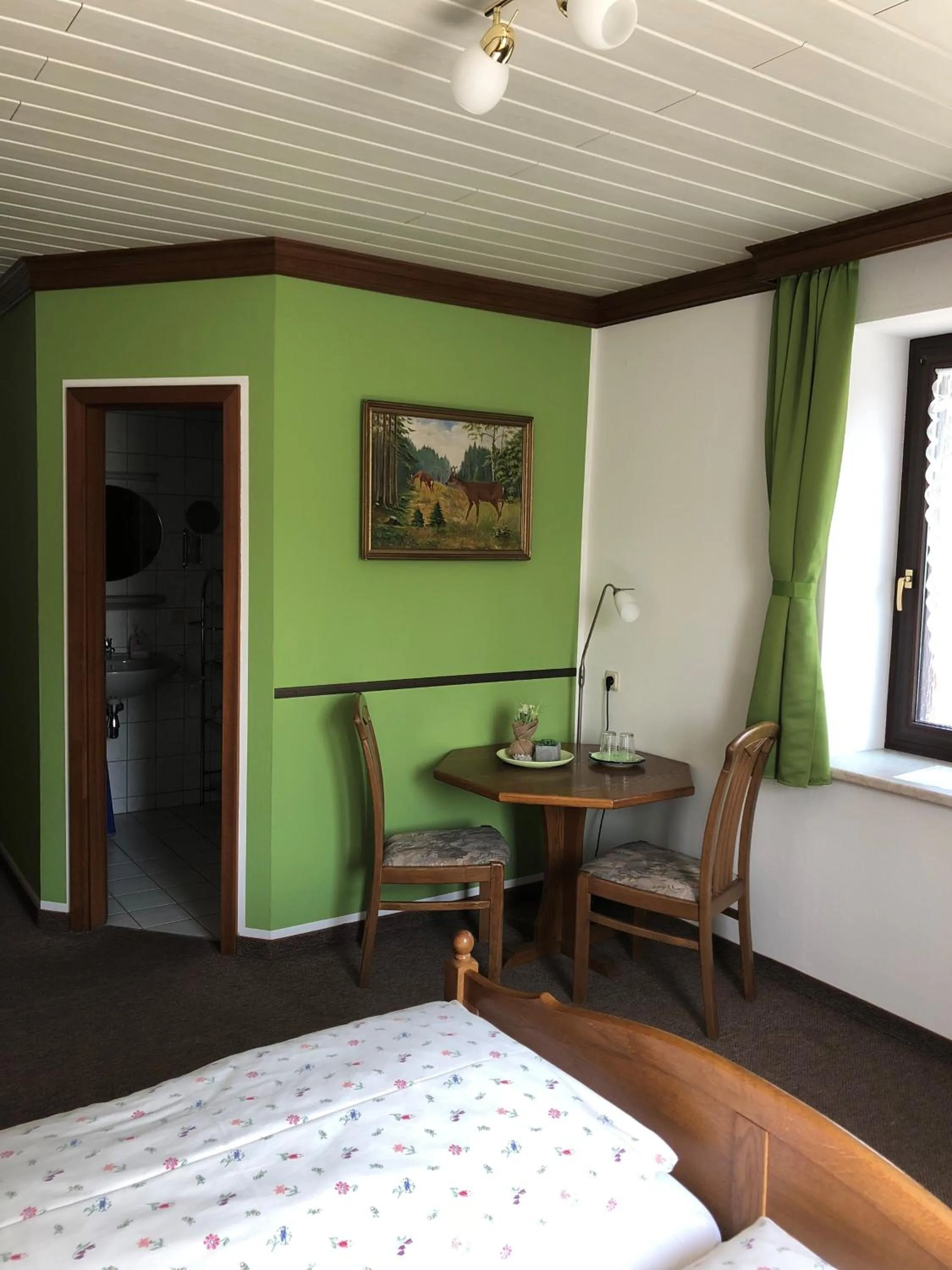 Photo of the whole room, Bed in Pension Bennelliebschänke
