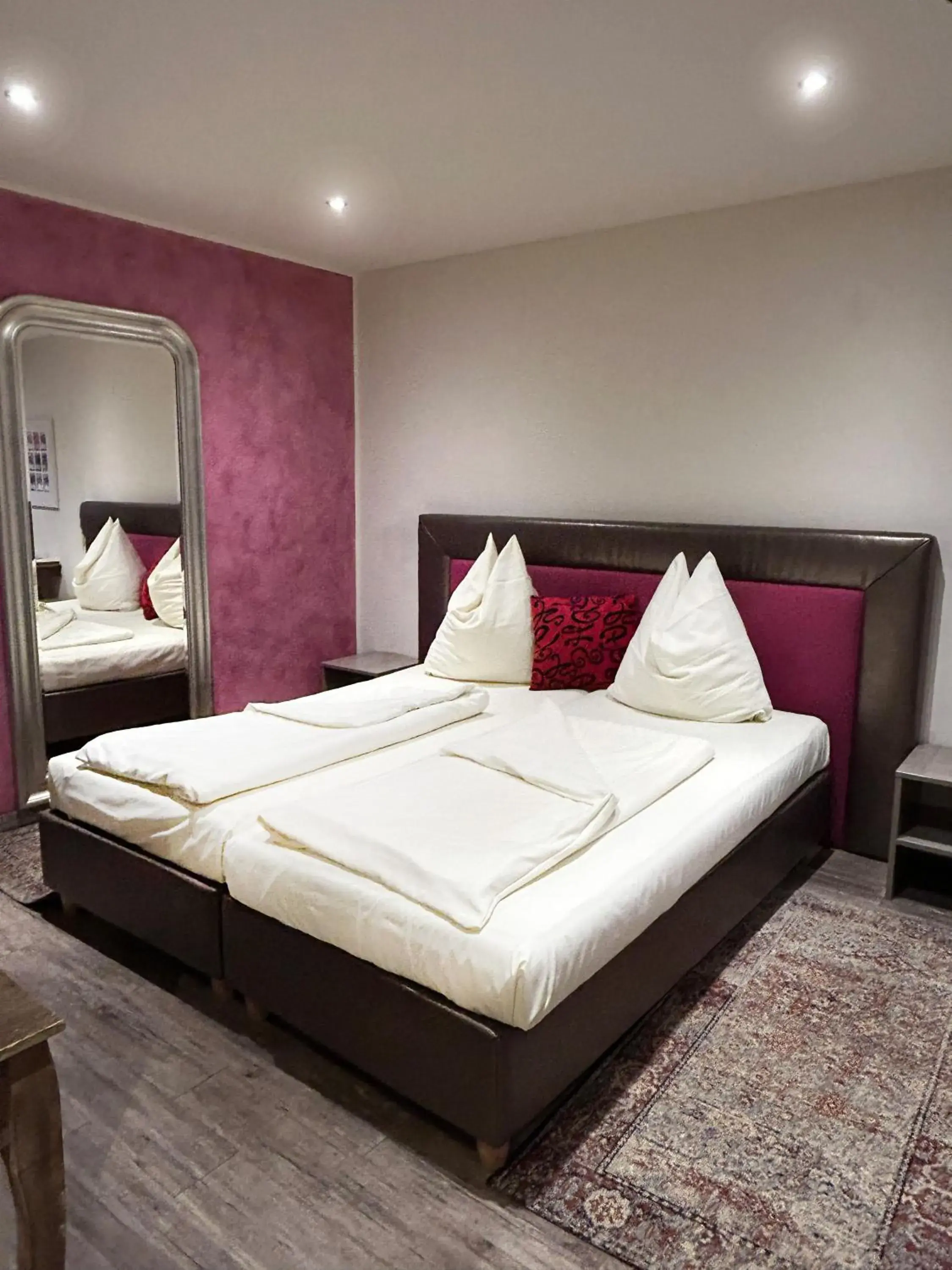 Budget Double Room in City Zimmer - Appartement Dina Mariner Budget Double Room in City Zimmer - Appartement Dina Mariner