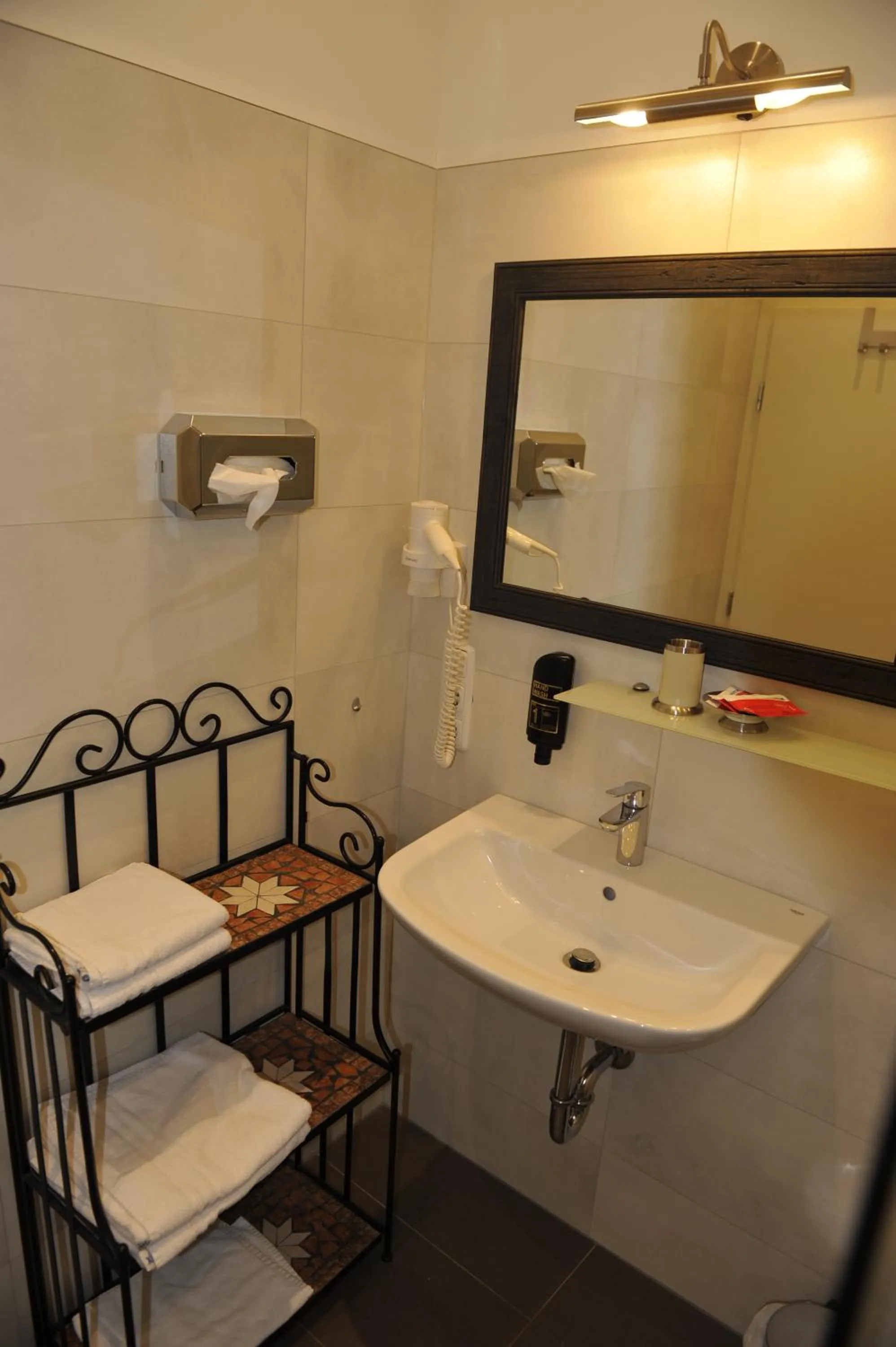 Bathroom in City Zimmer - Appartement Dina Mariner