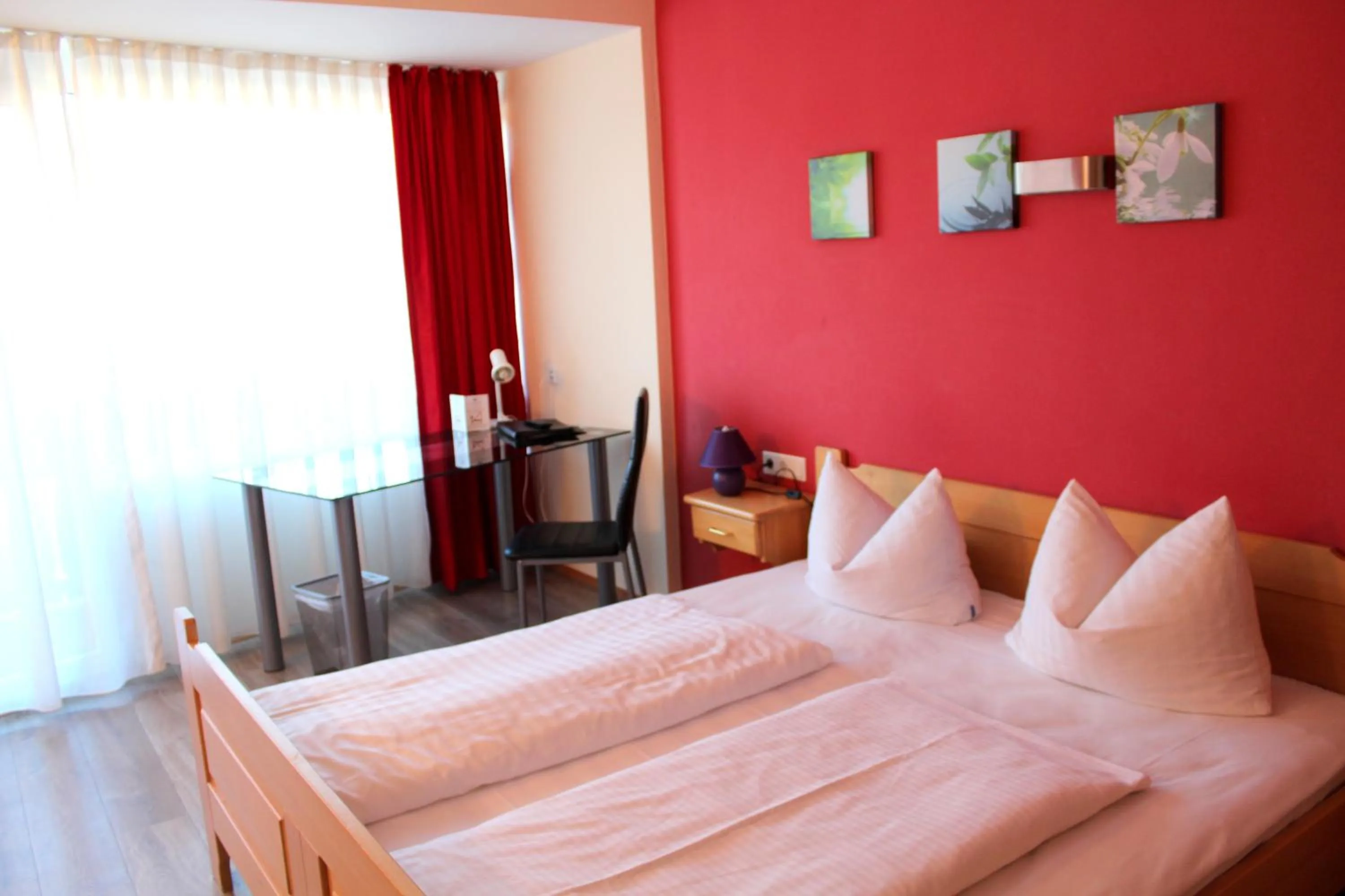 Bedroom, Bed in Hotel Atlas Sport