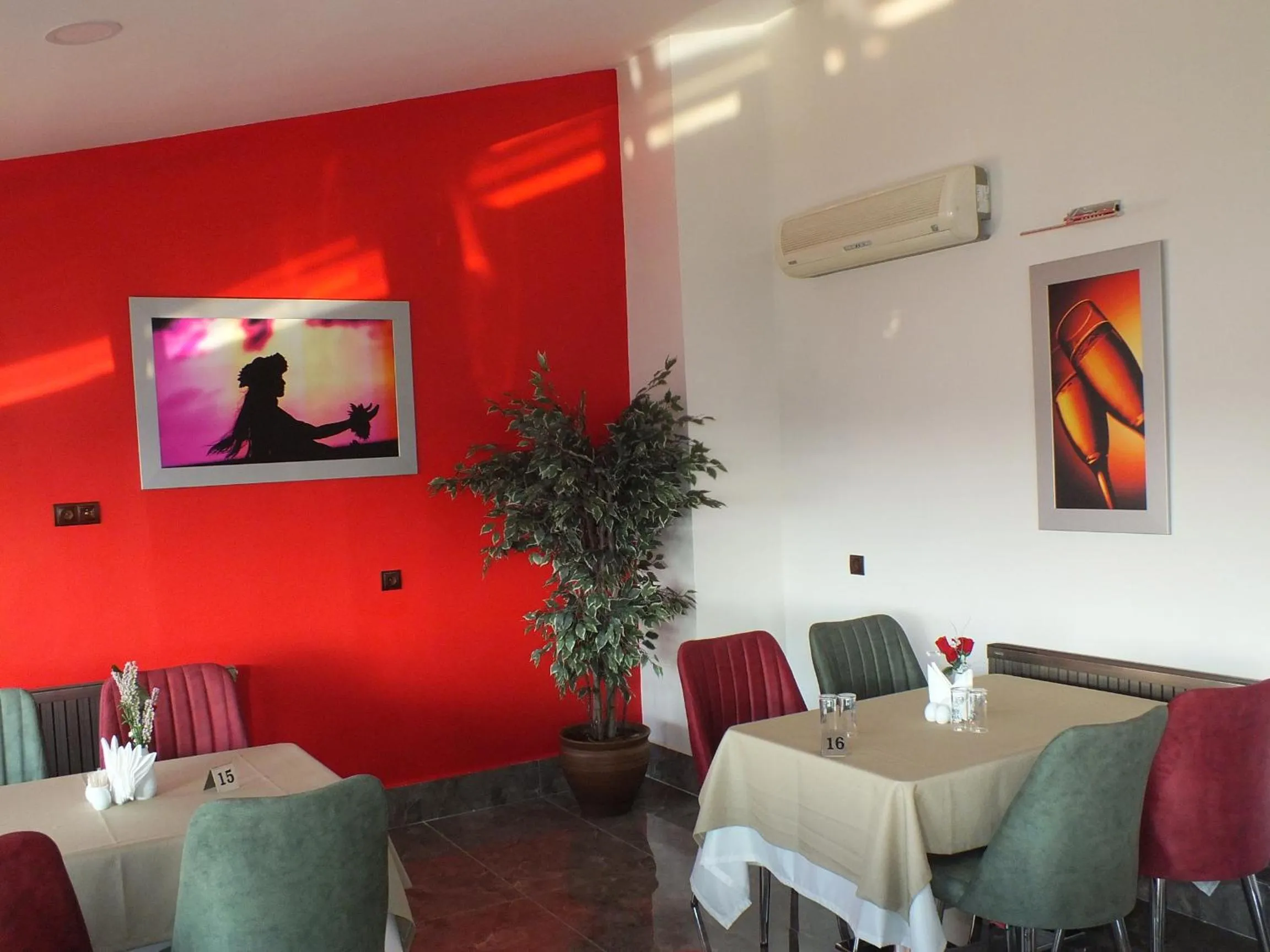 Restaurant/places to eat in Lifos Hotel