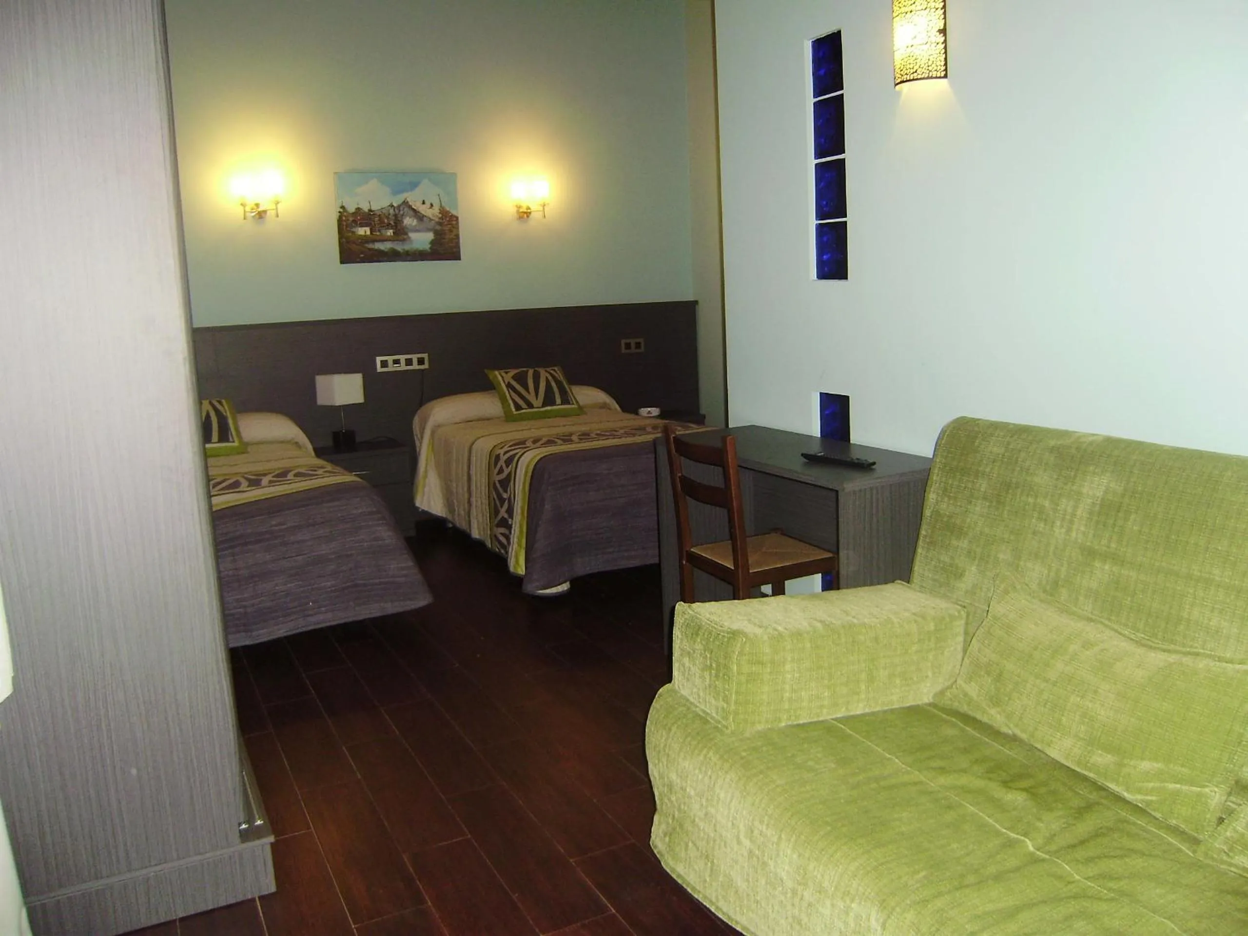 Photo of the whole room, Bed in Hotel Rural Las Palmeras Muskiz