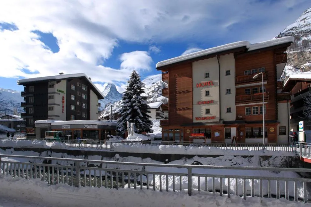 Facade/entrance in Hotel Cheminee