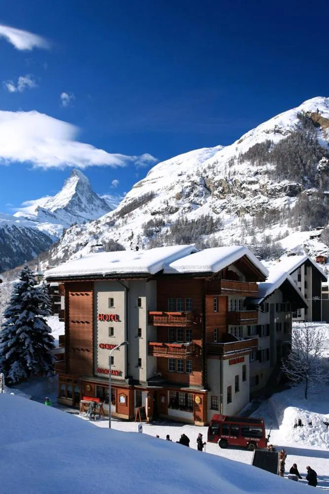 Facade/entrance in Hotel Cheminee