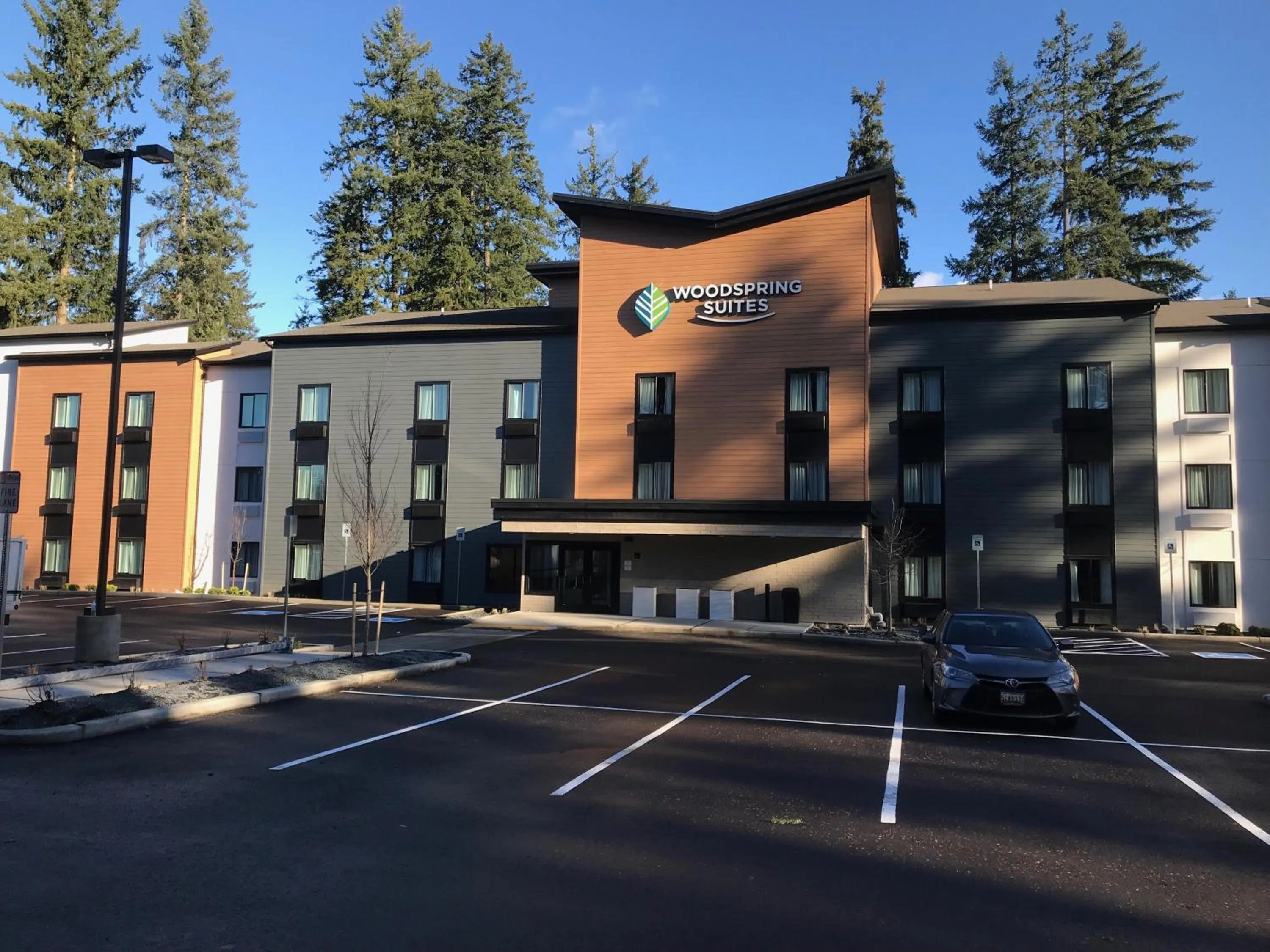 Property building in WoodSpring Suites Seattle Redmond