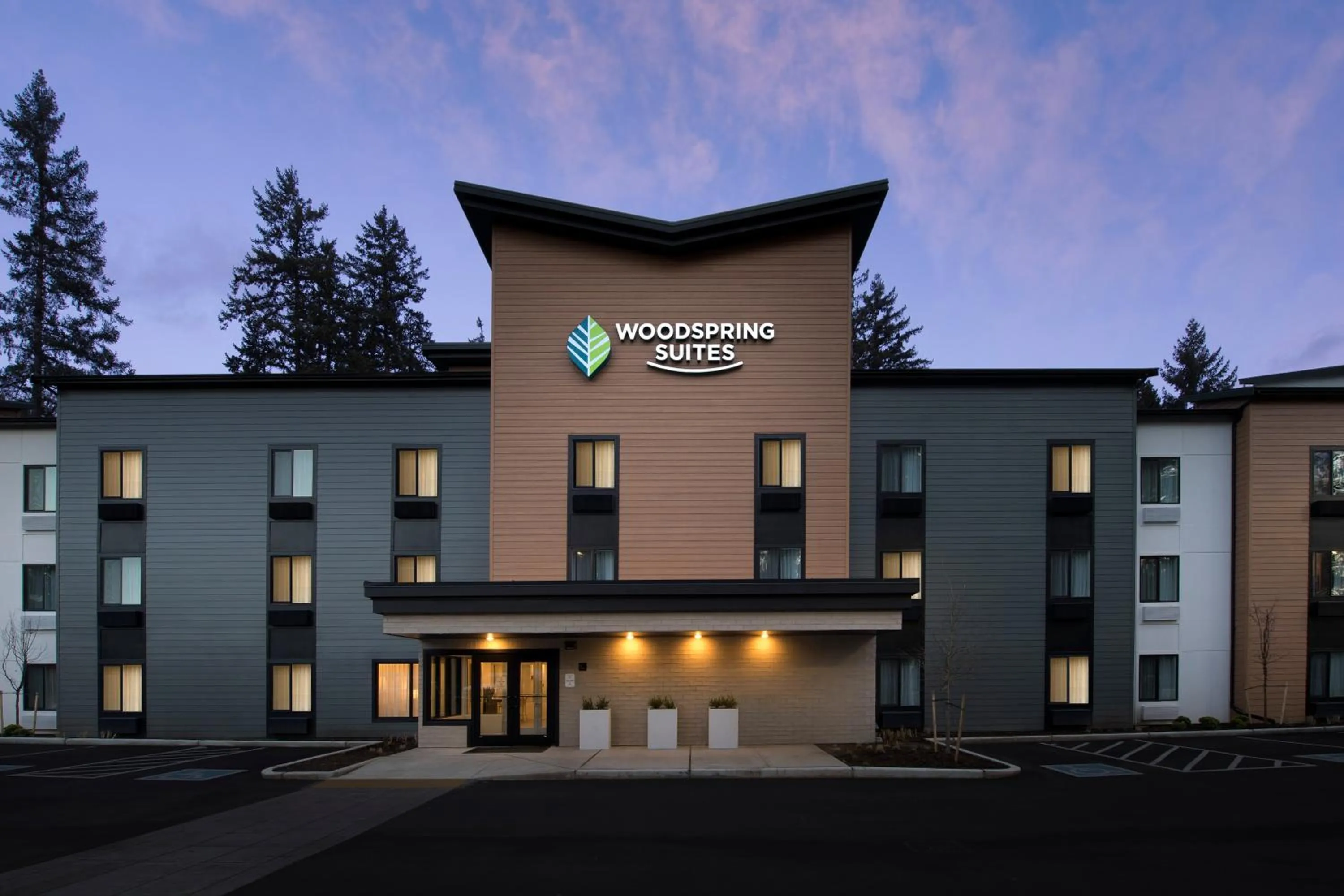 Property building in WoodSpring Suites Seattle Redmond