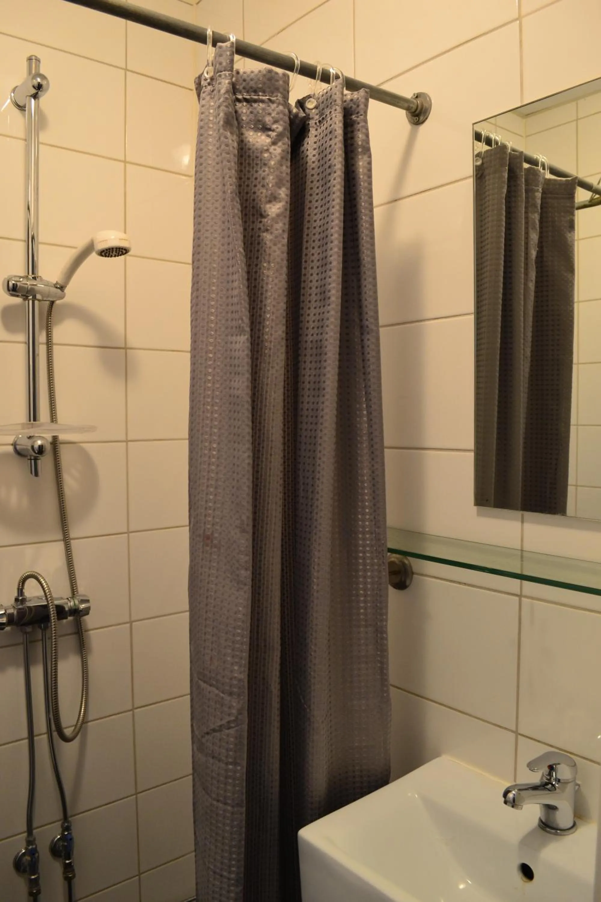 Shower in Hotell Skinnargården