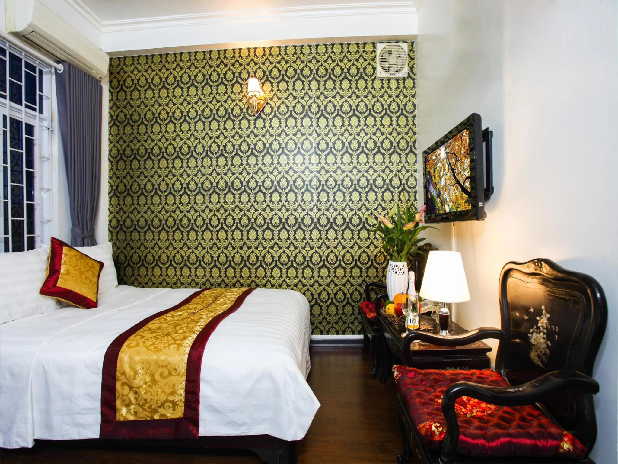 Bedroom, Bed in Phuong Trang Hotel