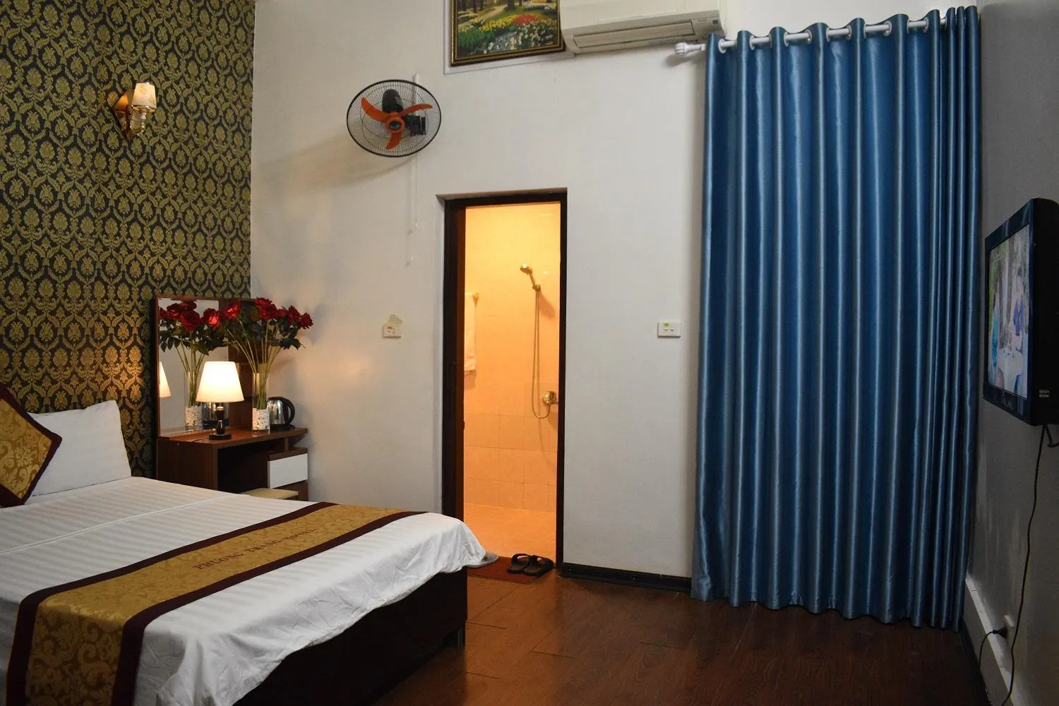 Bedroom, Bed in Phuong Trang Hotel