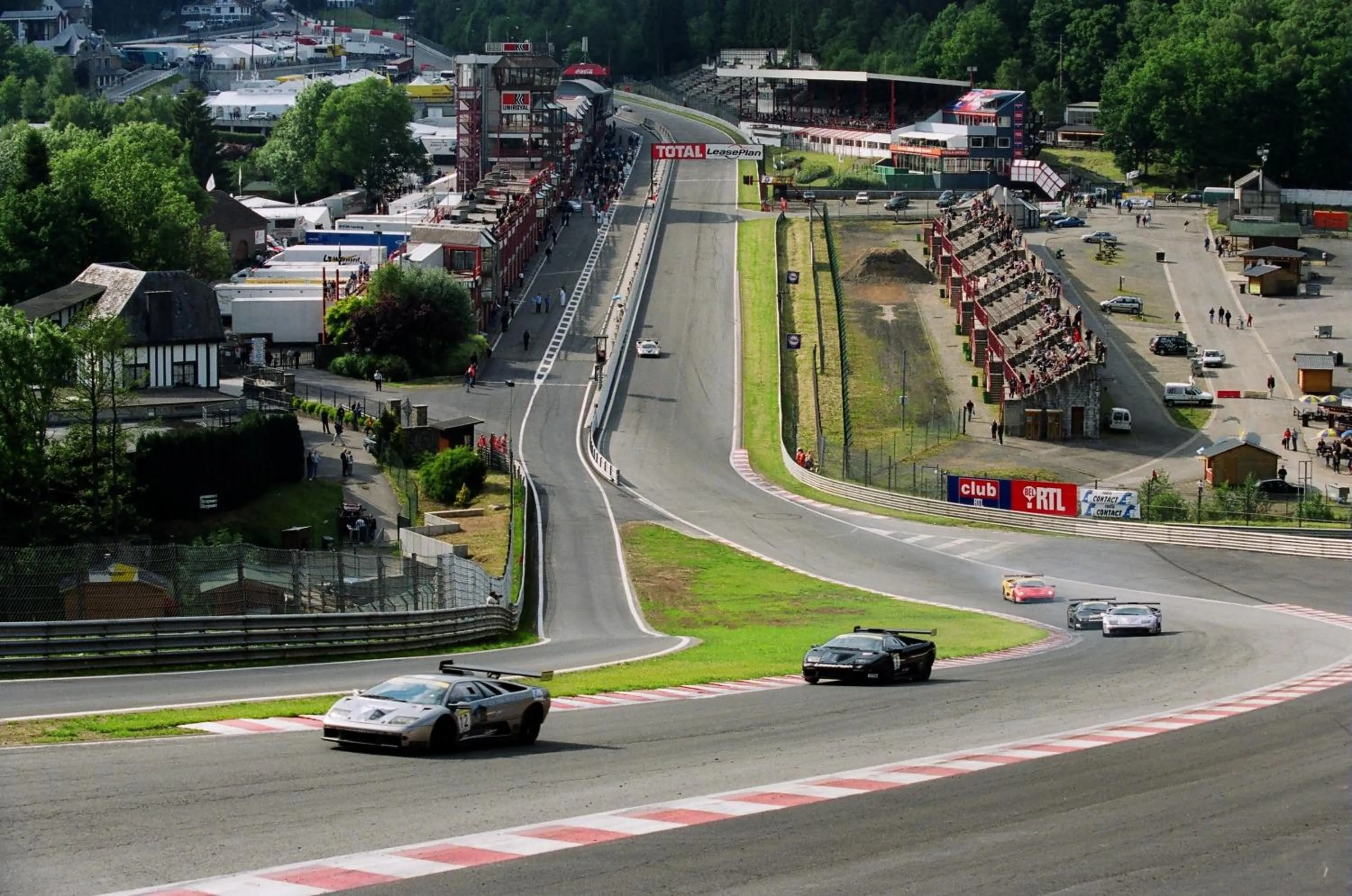 Day in Le Bernister parking privé