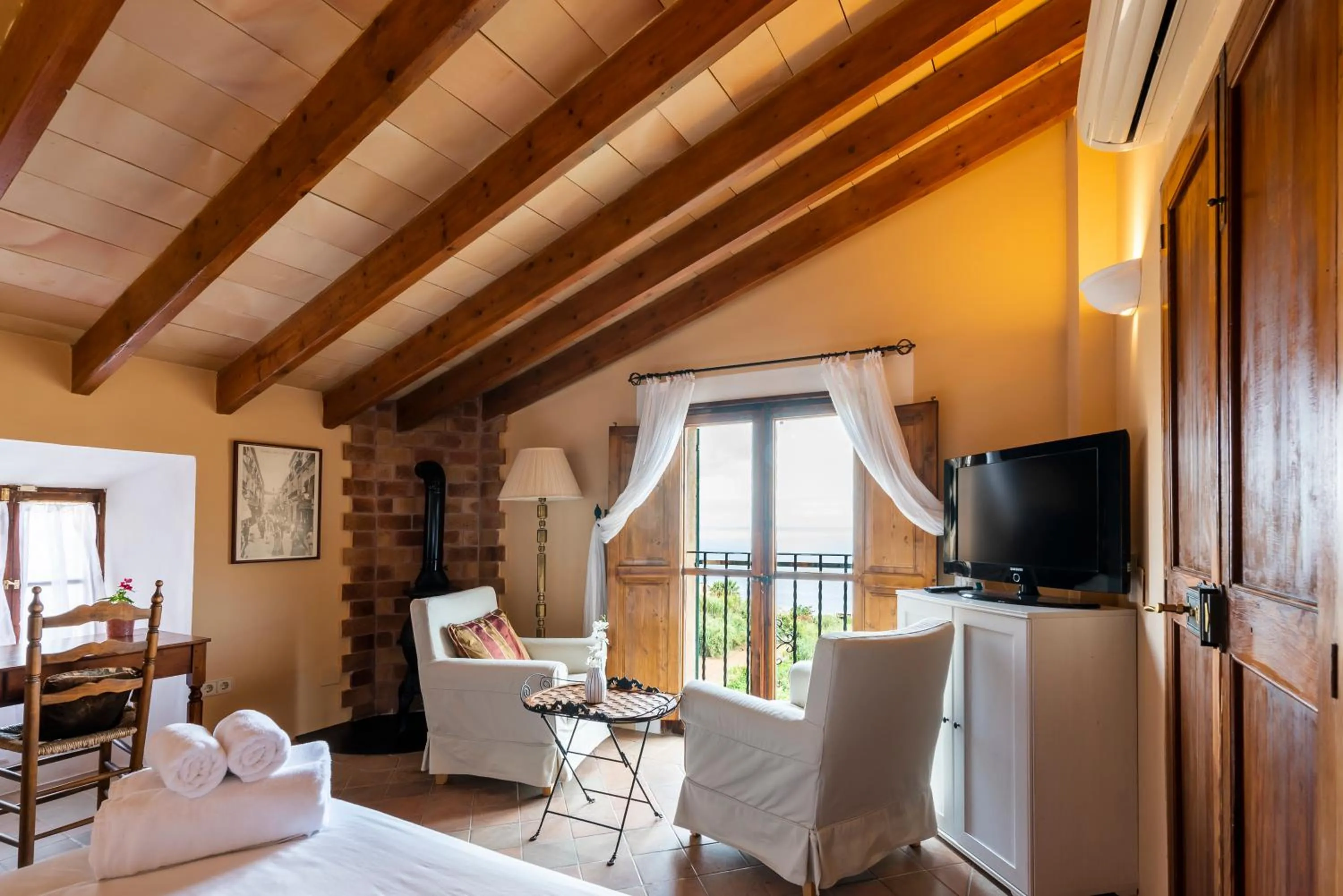 Photo of the whole room in Hotel D´Interior Ca Mado Paula