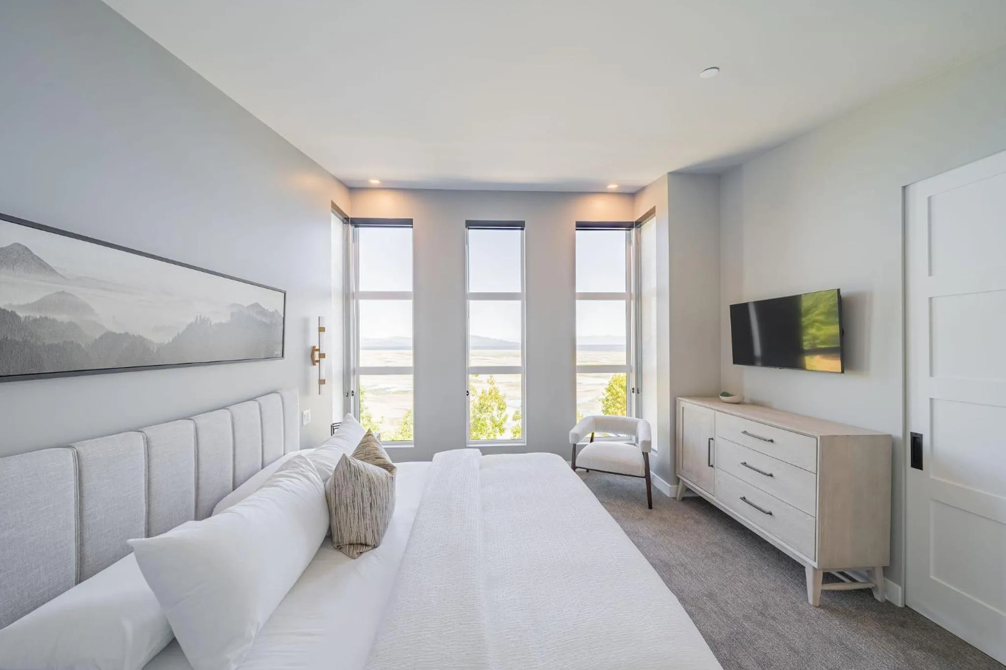 Bed in Sunrise Ridge Waterfront Resort