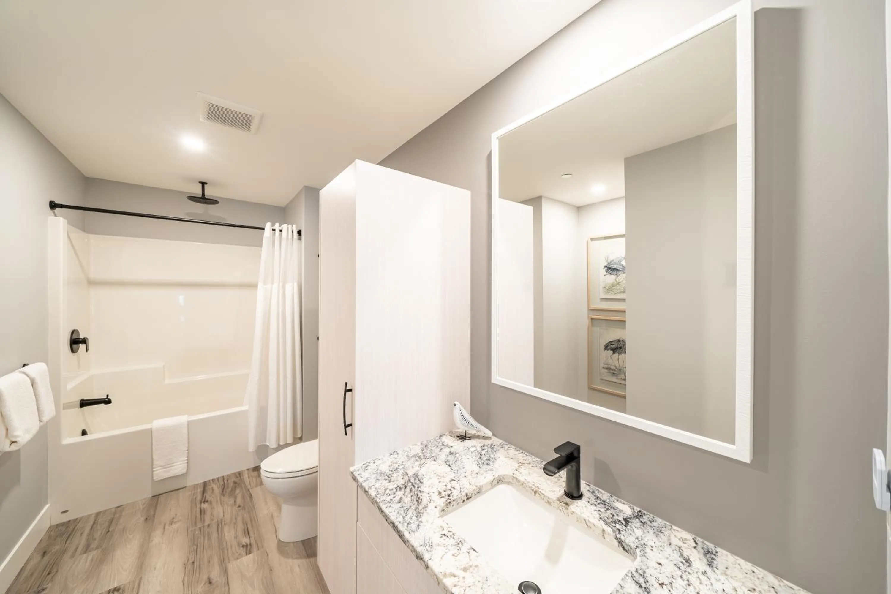 Bathroom in Sunrise Ridge Waterfront Resort