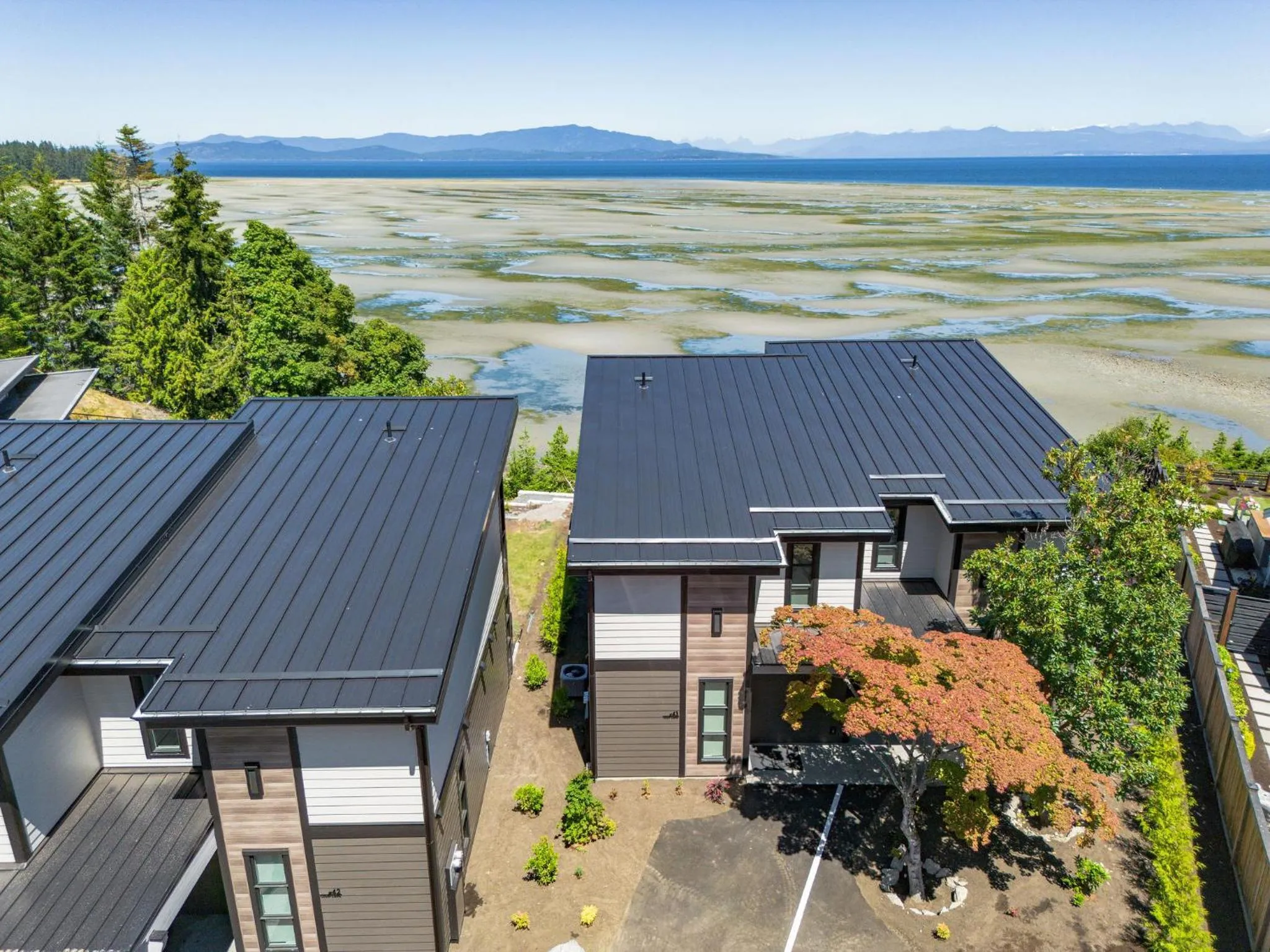 Property building in Sunrise Ridge Waterfront Resort