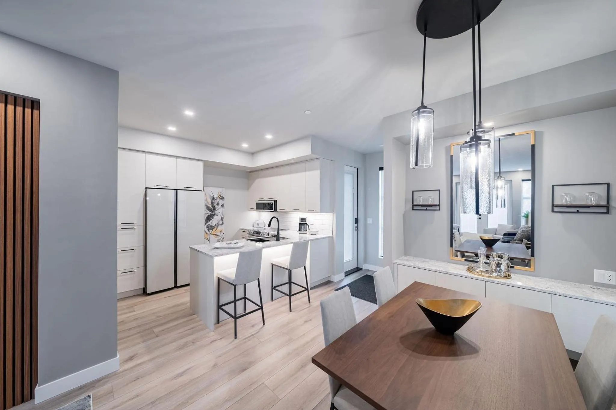 Dining area in Sunrise Ridge Waterfront Resort
