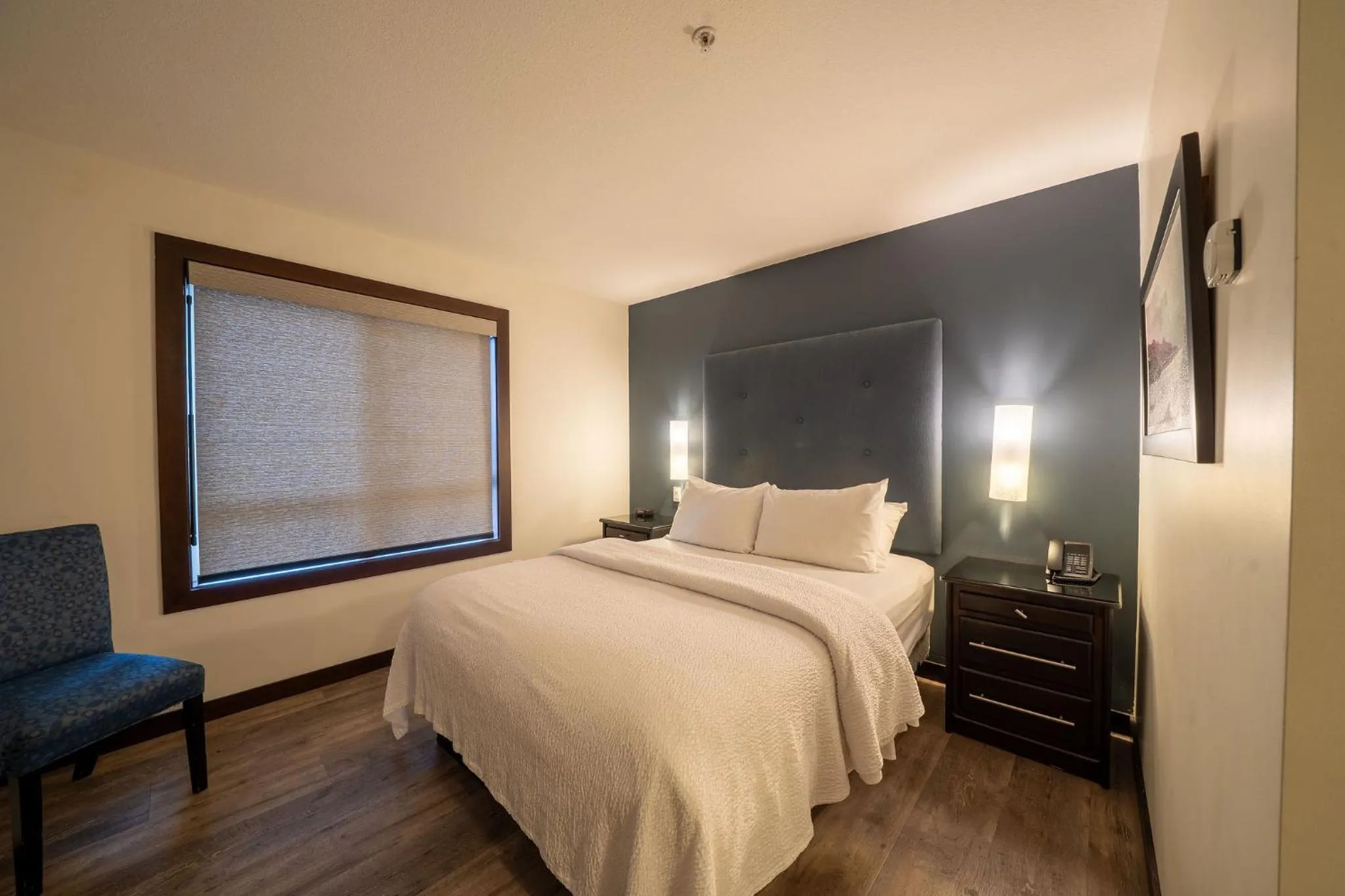 Bed in Sunrise Ridge Waterfront Resort