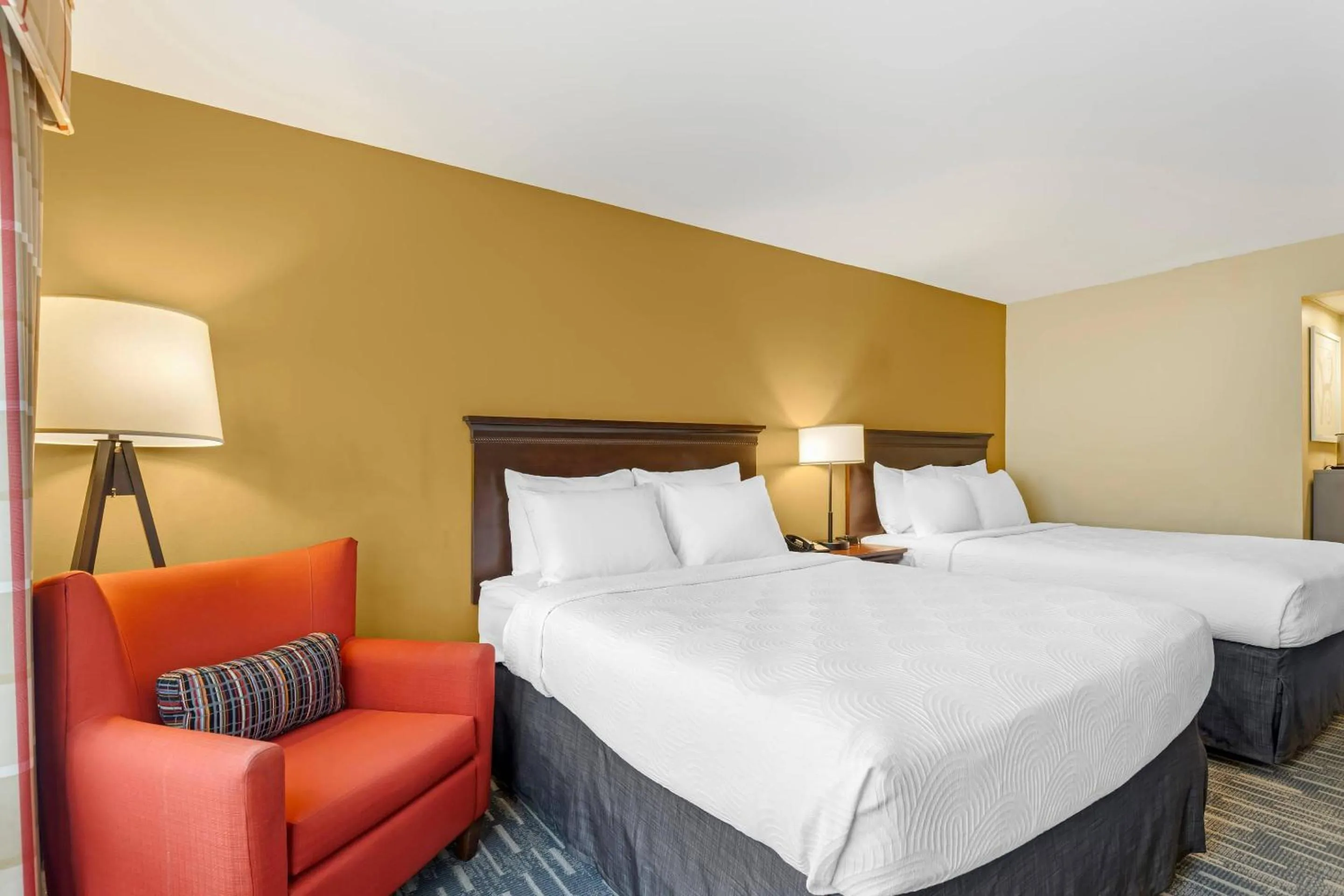 Bedroom, Bed in Country Inn & Suites by Radisson, Des Moines West, IA