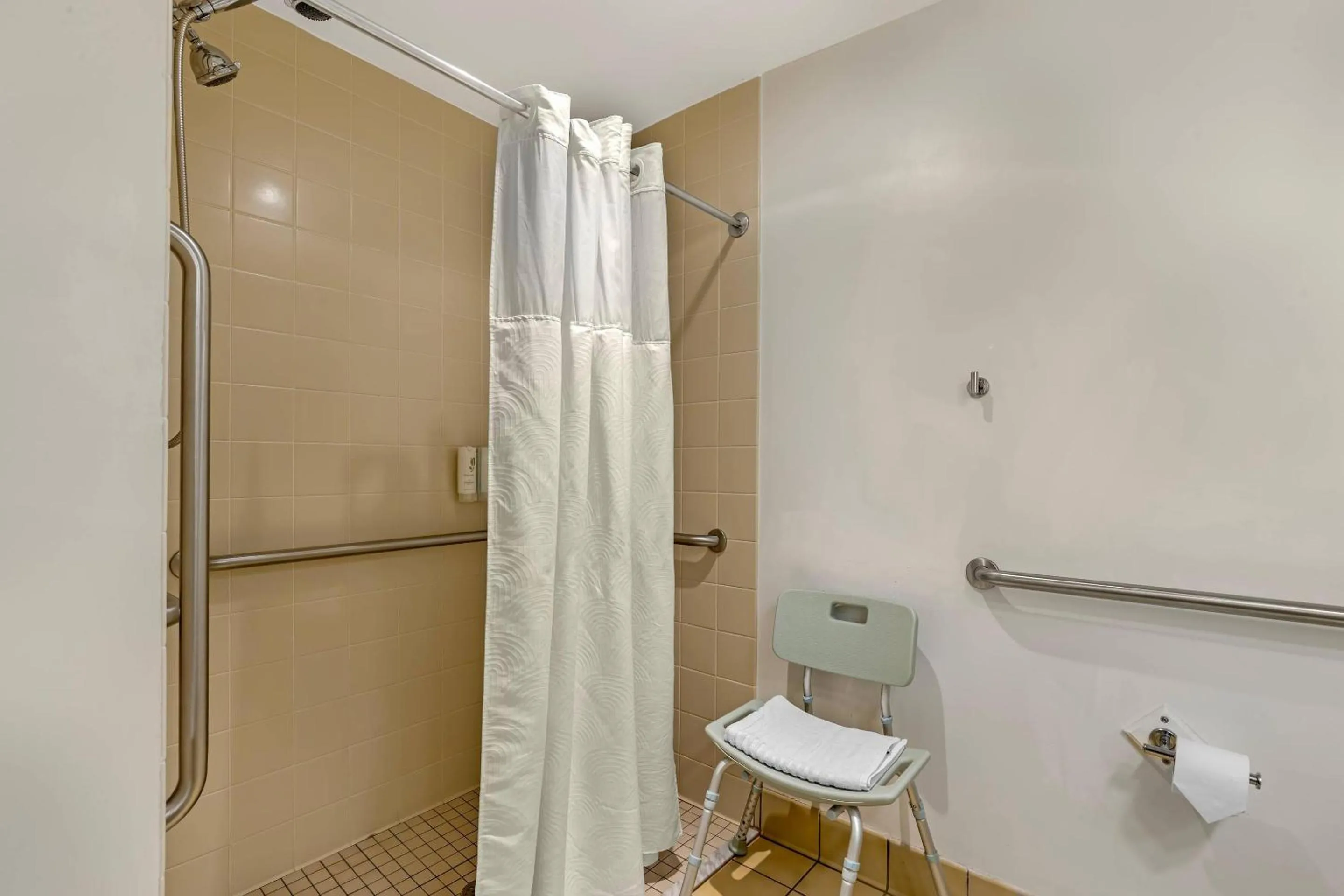 Bedroom in Country Inn & Suites by Radisson, Des Moines West, IA