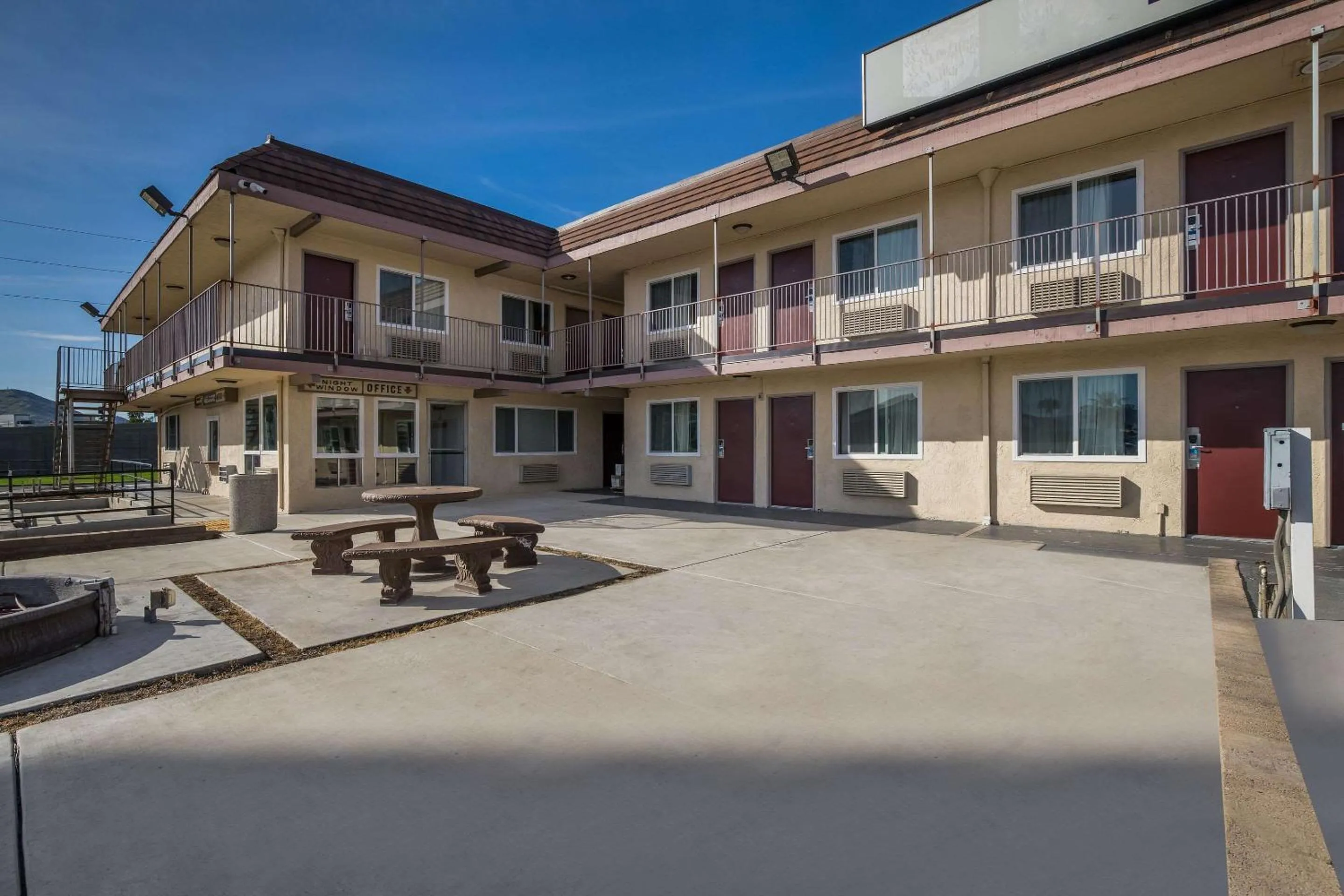 Property building in Rodeway Inn San Bernardino - Colton