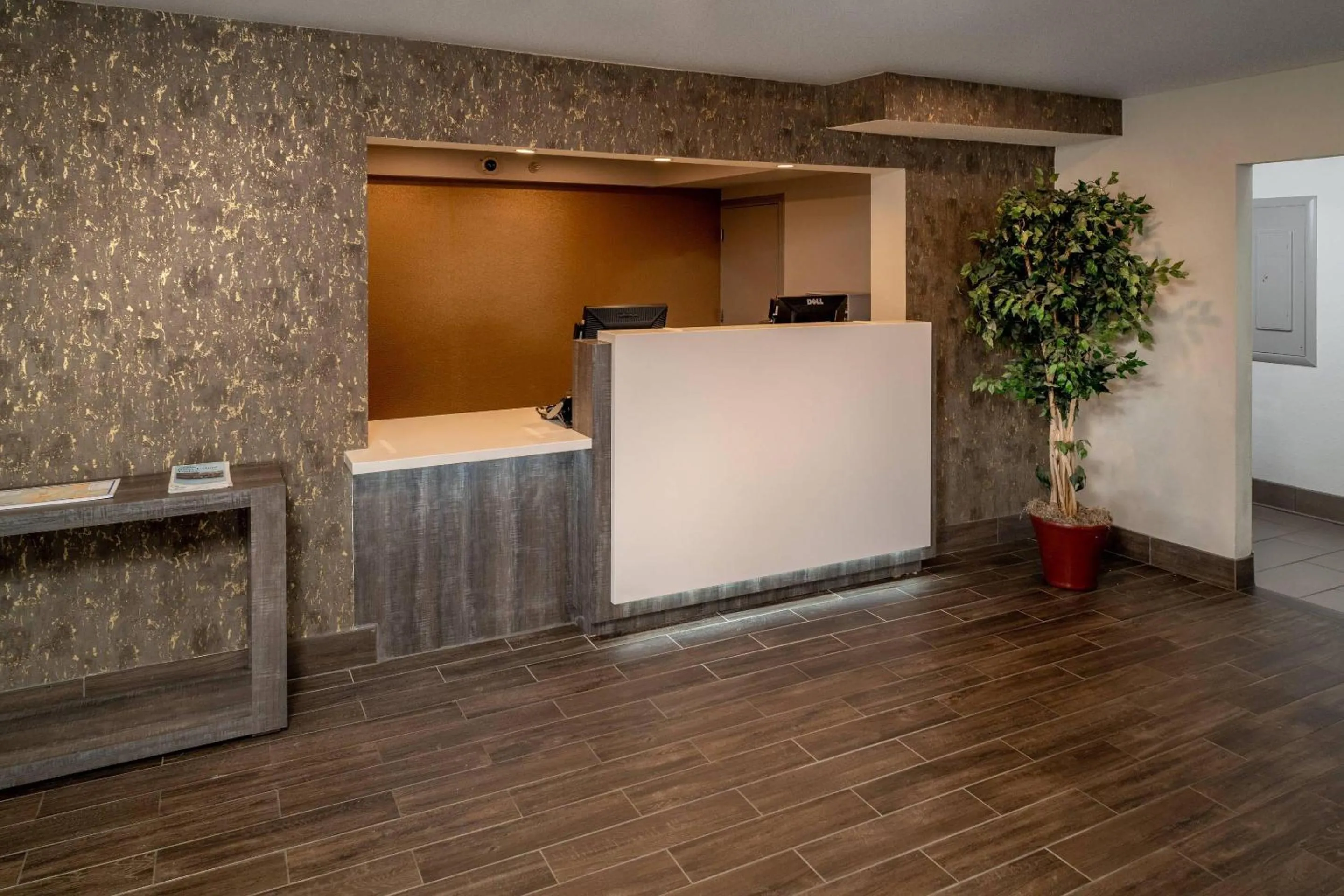Lobby or reception in Clarion Pointe Beckley