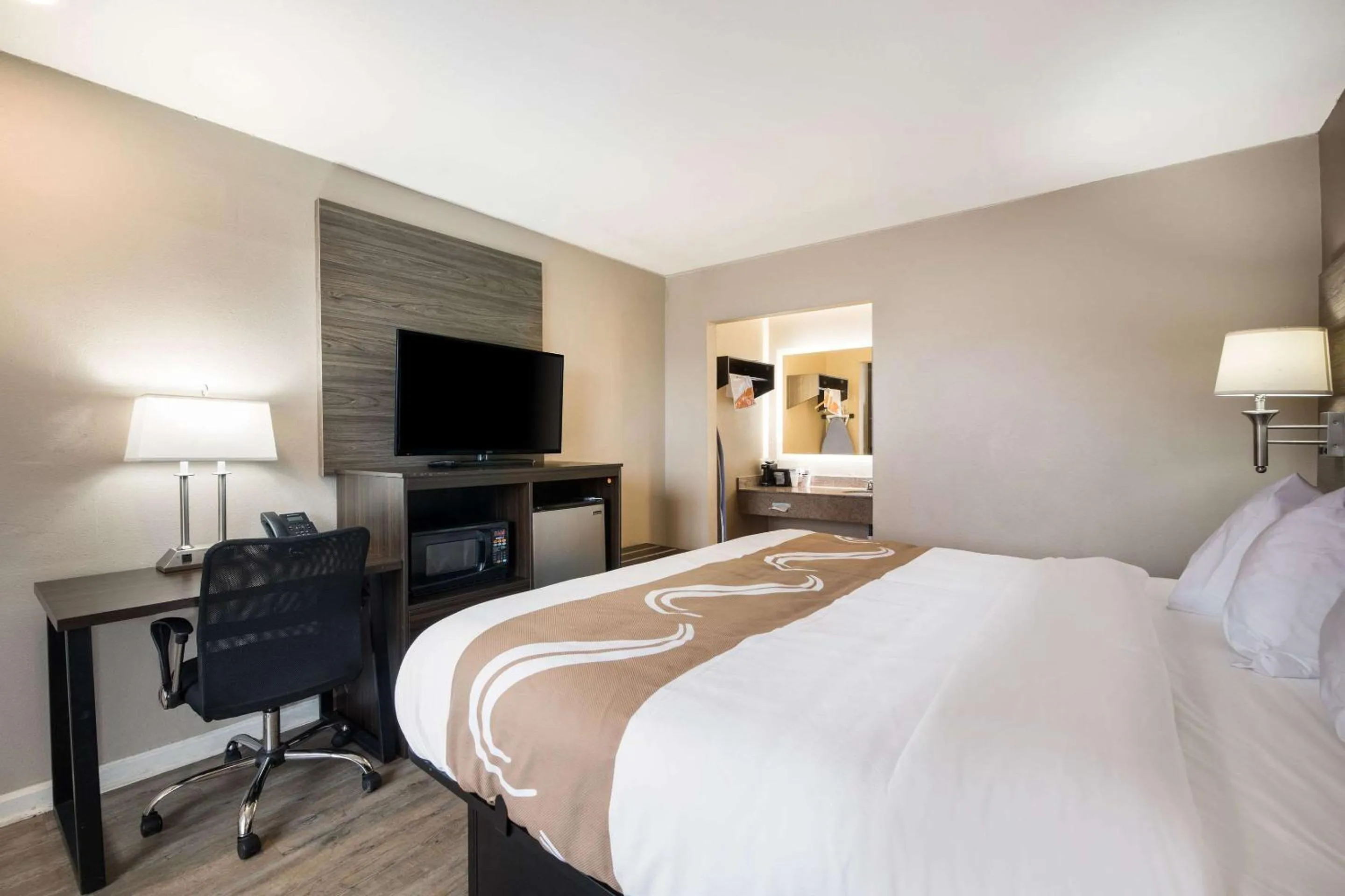 Bedroom, Bed in Quality Inn