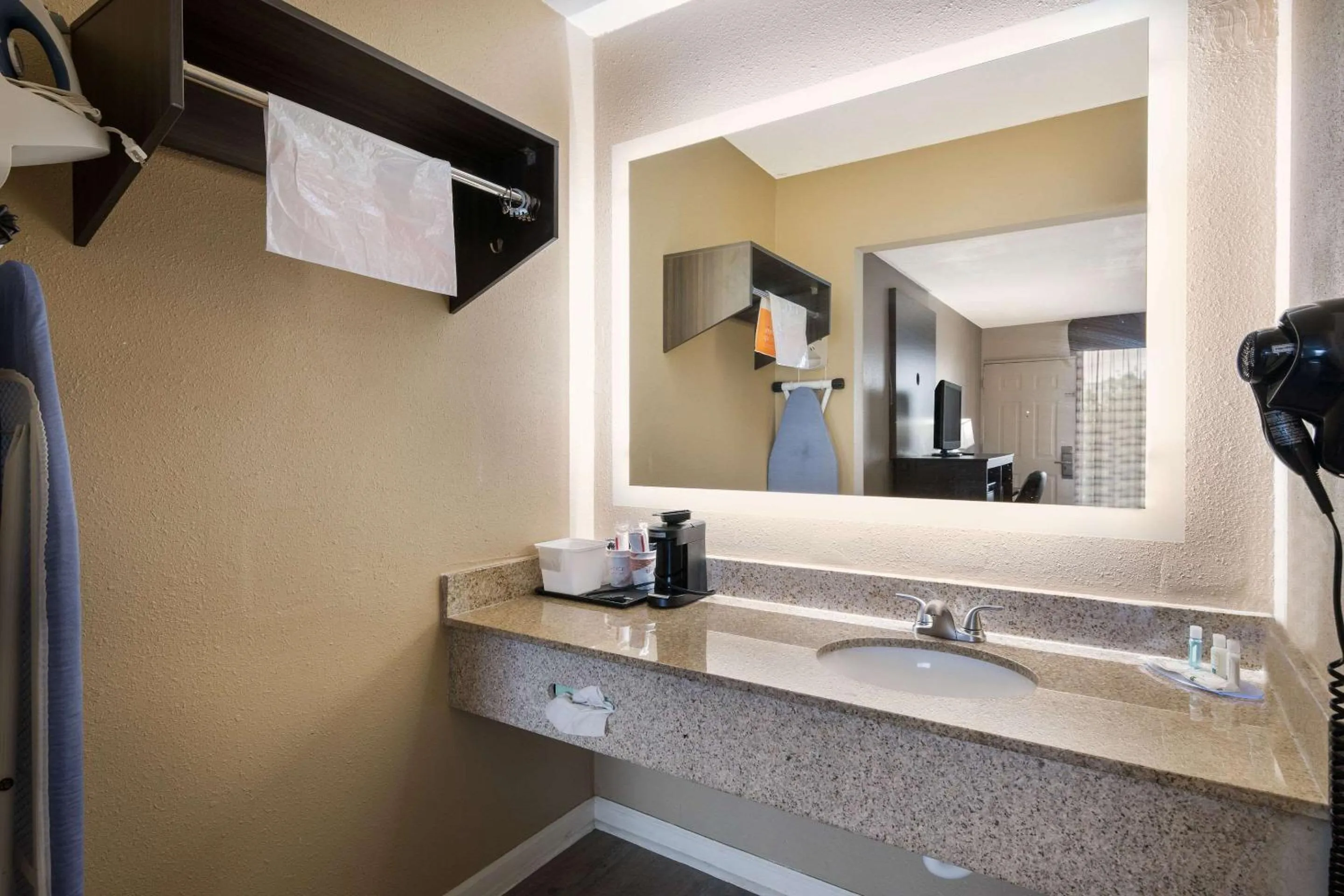 Bathroom in Quality Inn